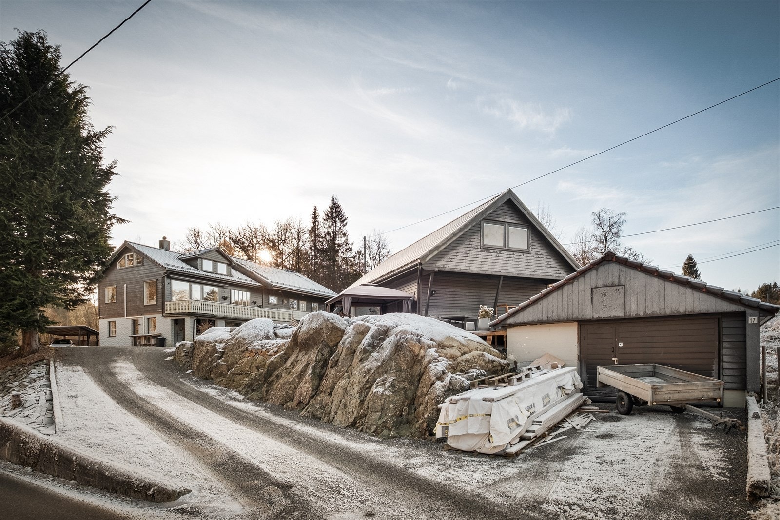 Garasje 2 i starten av eiendommen er pr idag utleid for kr 500,-. Galleribilde