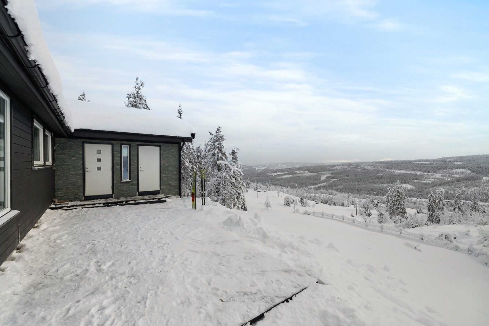 Solrik tomt med vidstrakt utsyn. Galleribilde