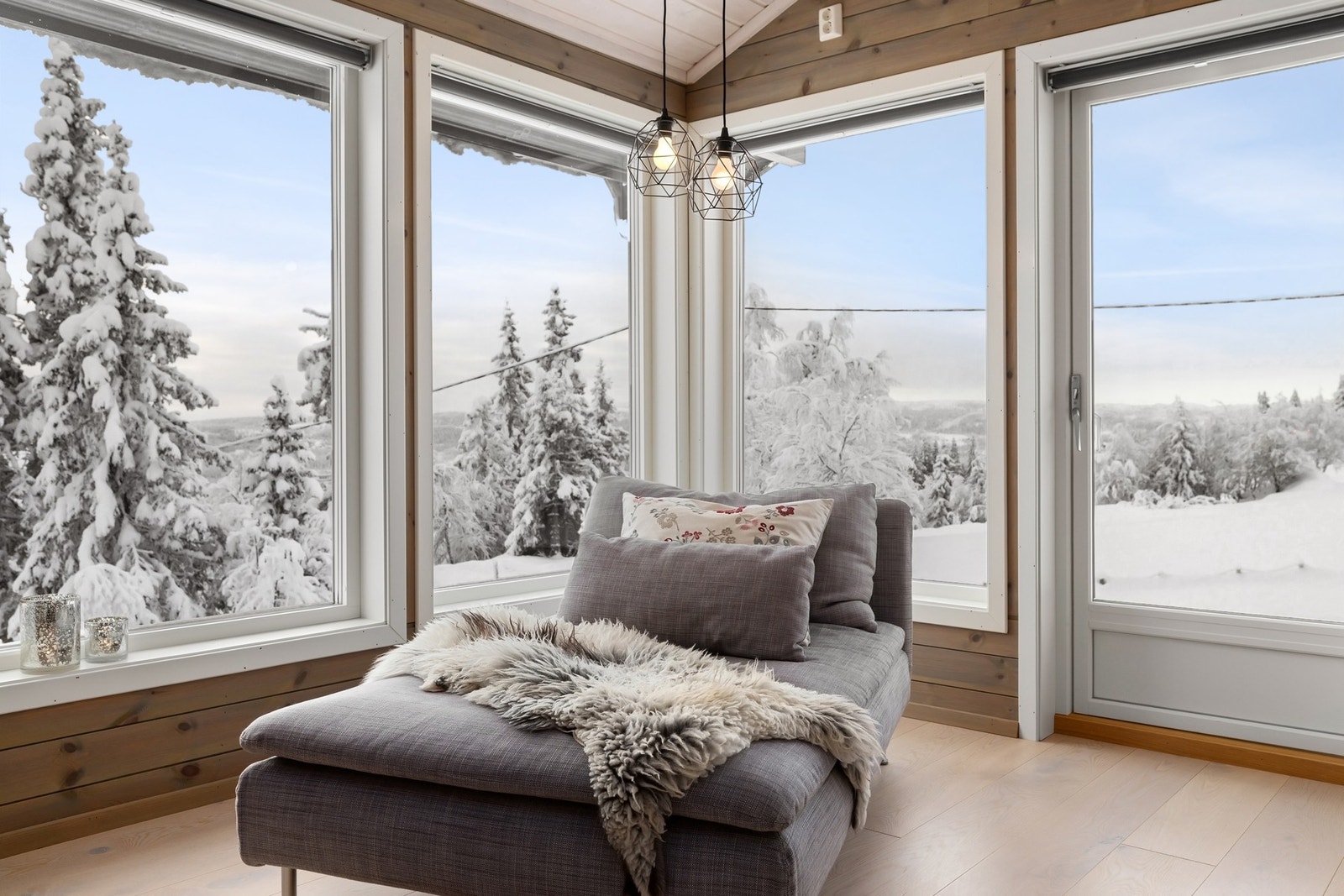 Nyt morgenkaffen med Gausdal-fjellene som kulisse. Galleribilde