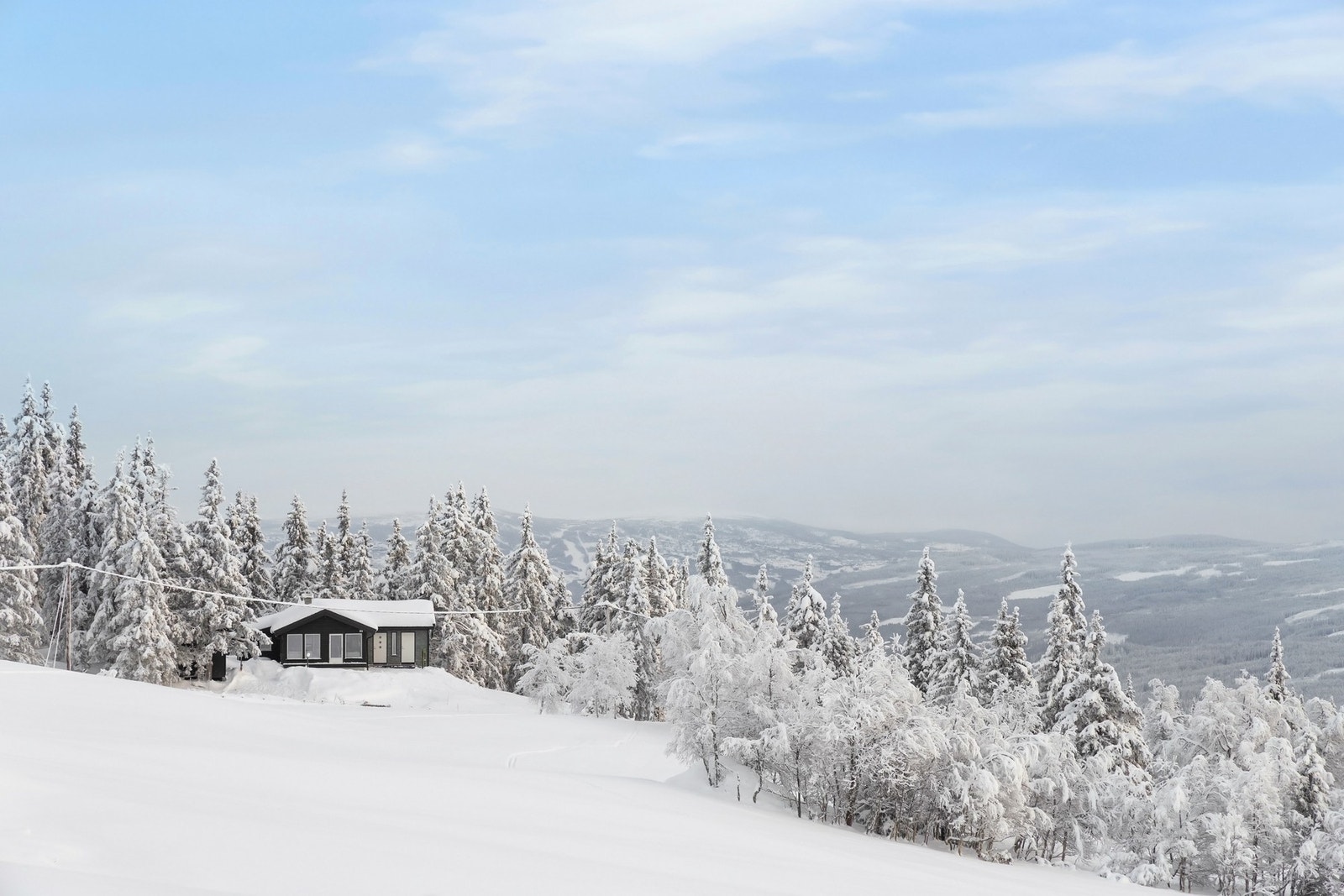 En sjelden kombinasjon av utsikt, tilgjengelighet og alenetid uten naboer, sentralt på Skeikampen. Galleribilde
