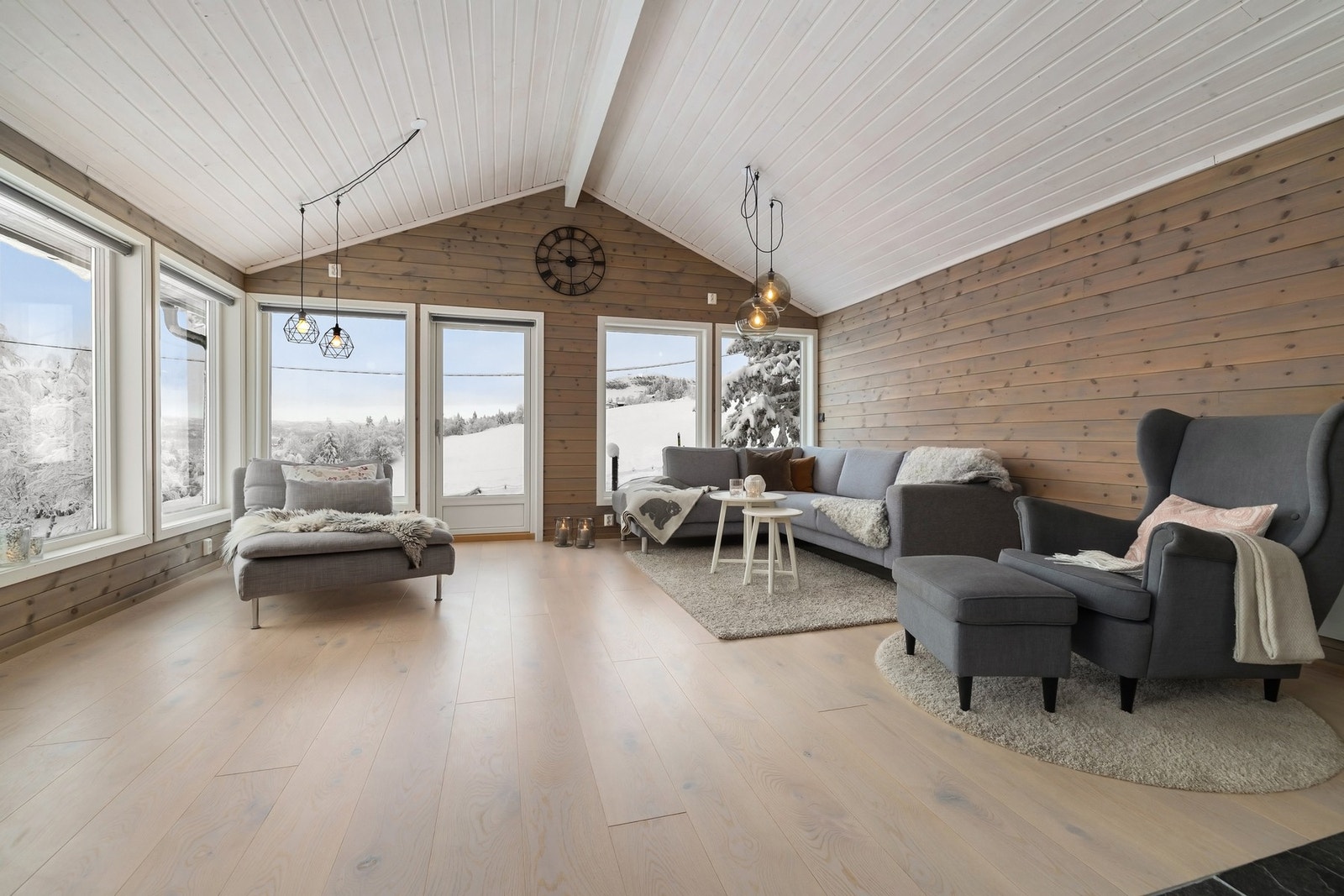 Klassisk fjellhytte med lune detaljer og moderne preg. Galleribilde