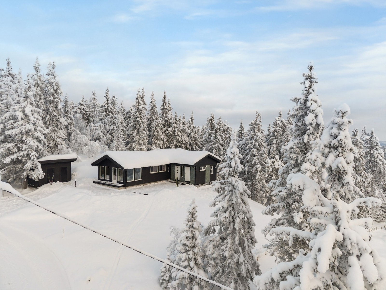 Milevis med preparerte skiløyper i nærområdet. Galleribilde