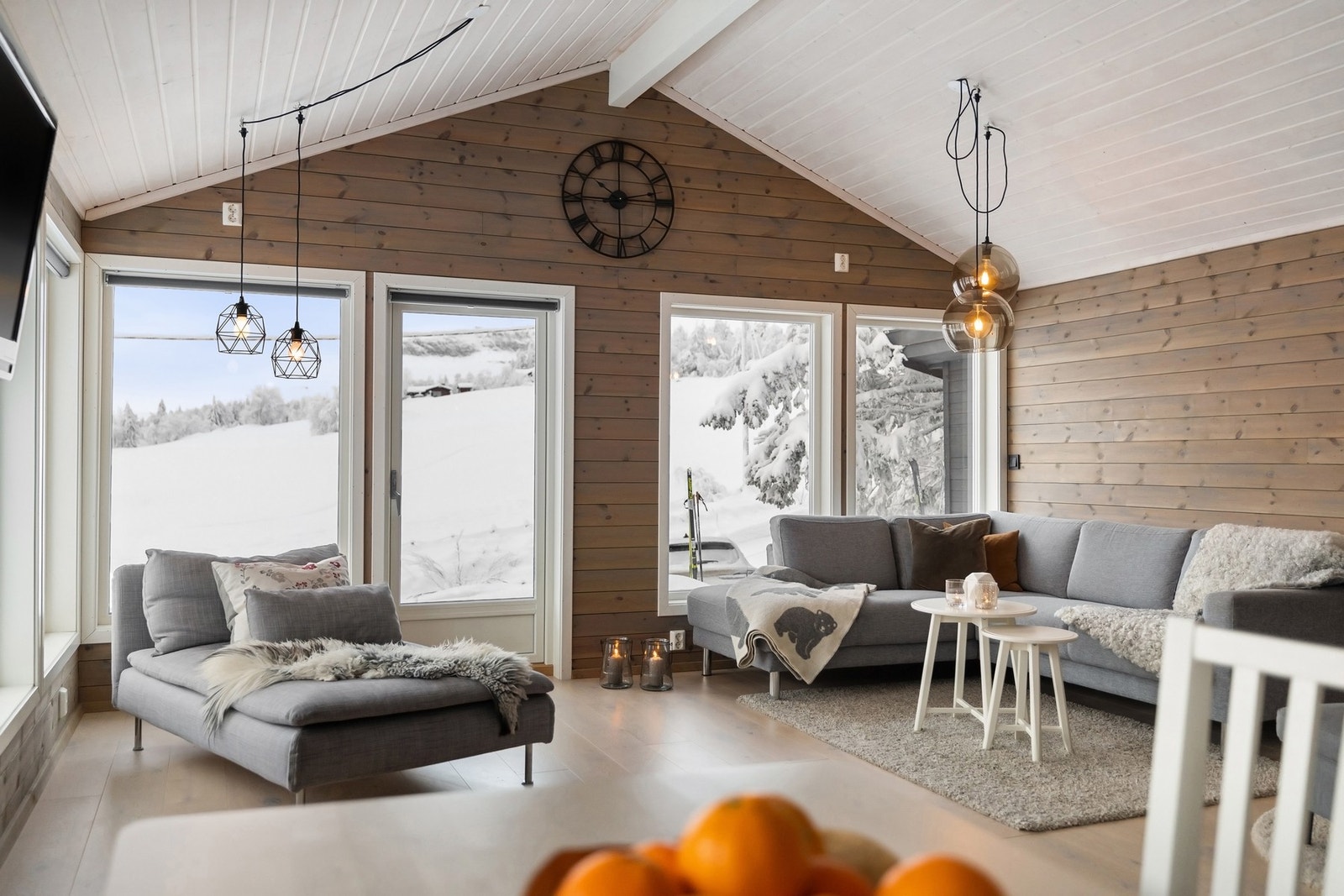 Lun sofakrok med panoramautsikt mot fjellandskapet. Galleribilde