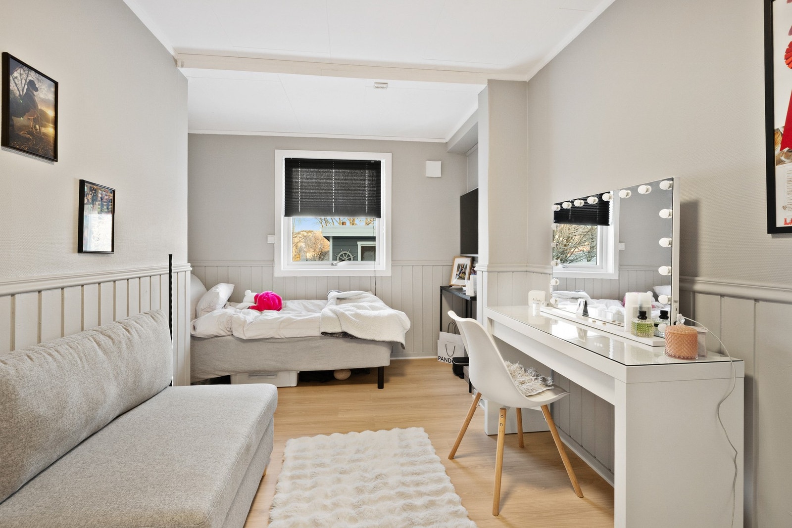 Soverom 2 ble tilbygd i 1992 og har nylig fått oppgraderte overflater Galleribilde