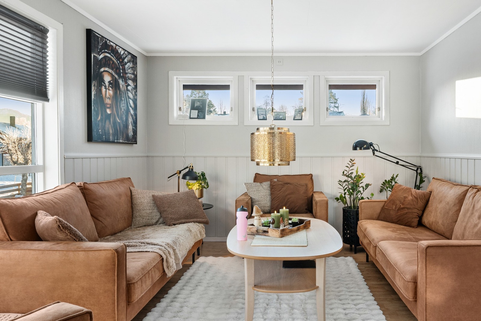 Boligen har en praktisk planløsning med alt på ett plan Galleribilde