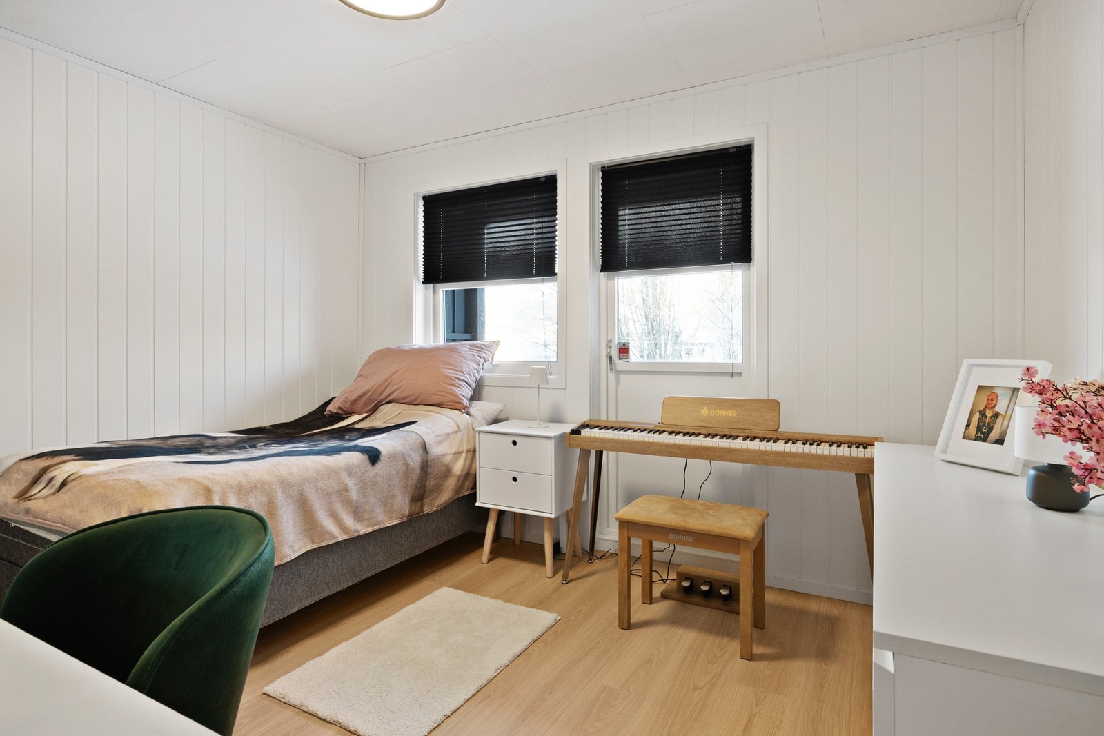 Soverom 1 har nylig gjennomgått oppgradering med nye overflater Galleribilde