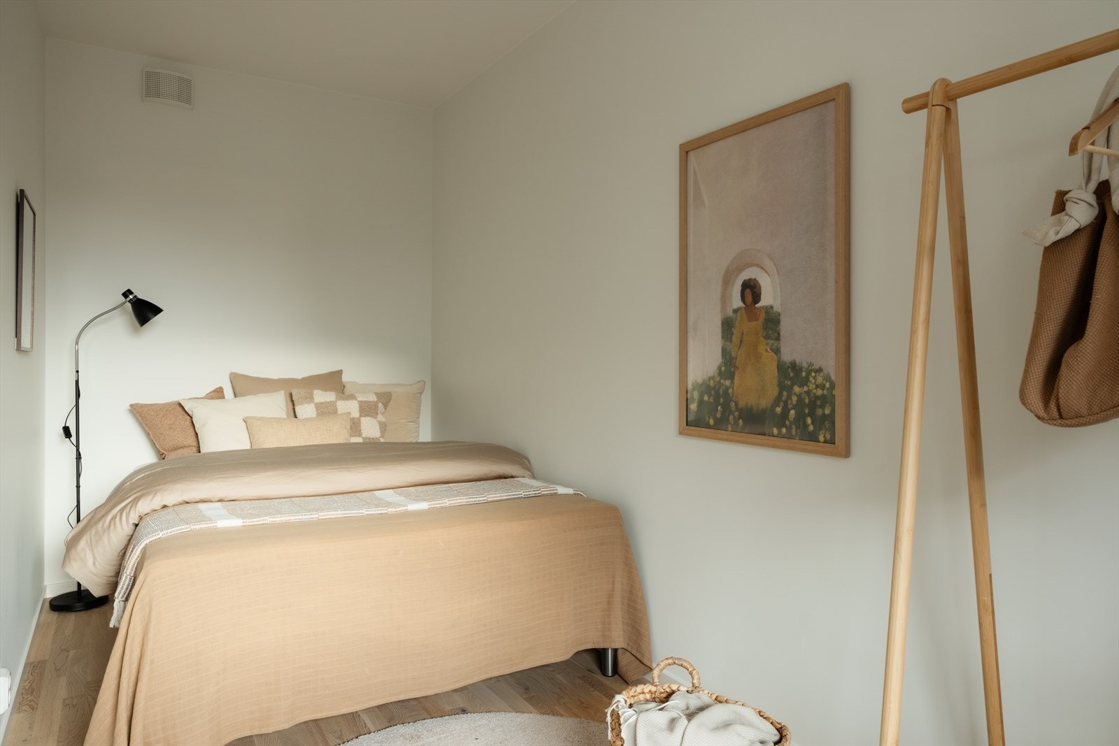 Soverom to passer fint til barnerom, gjesterom eller hjemmekontor om man har behov for det Galleribilde