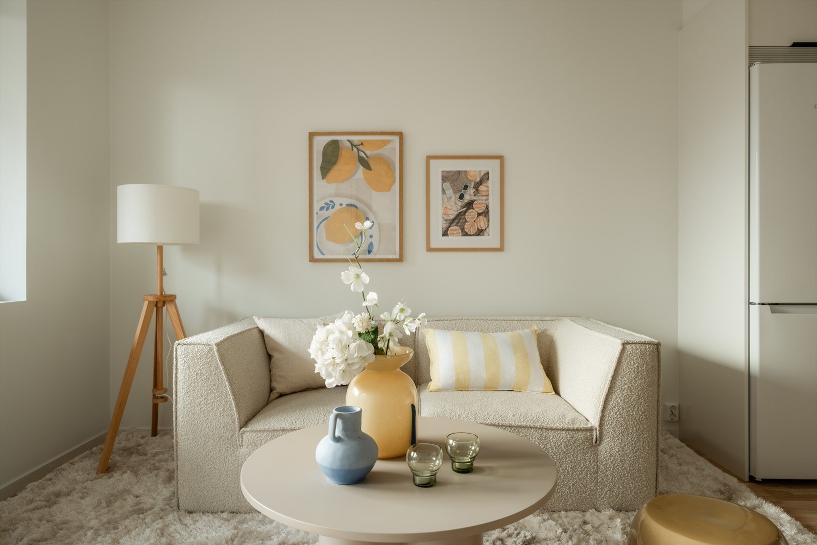 Her er det plass til både sitte- og spisegruppe Galleribilde