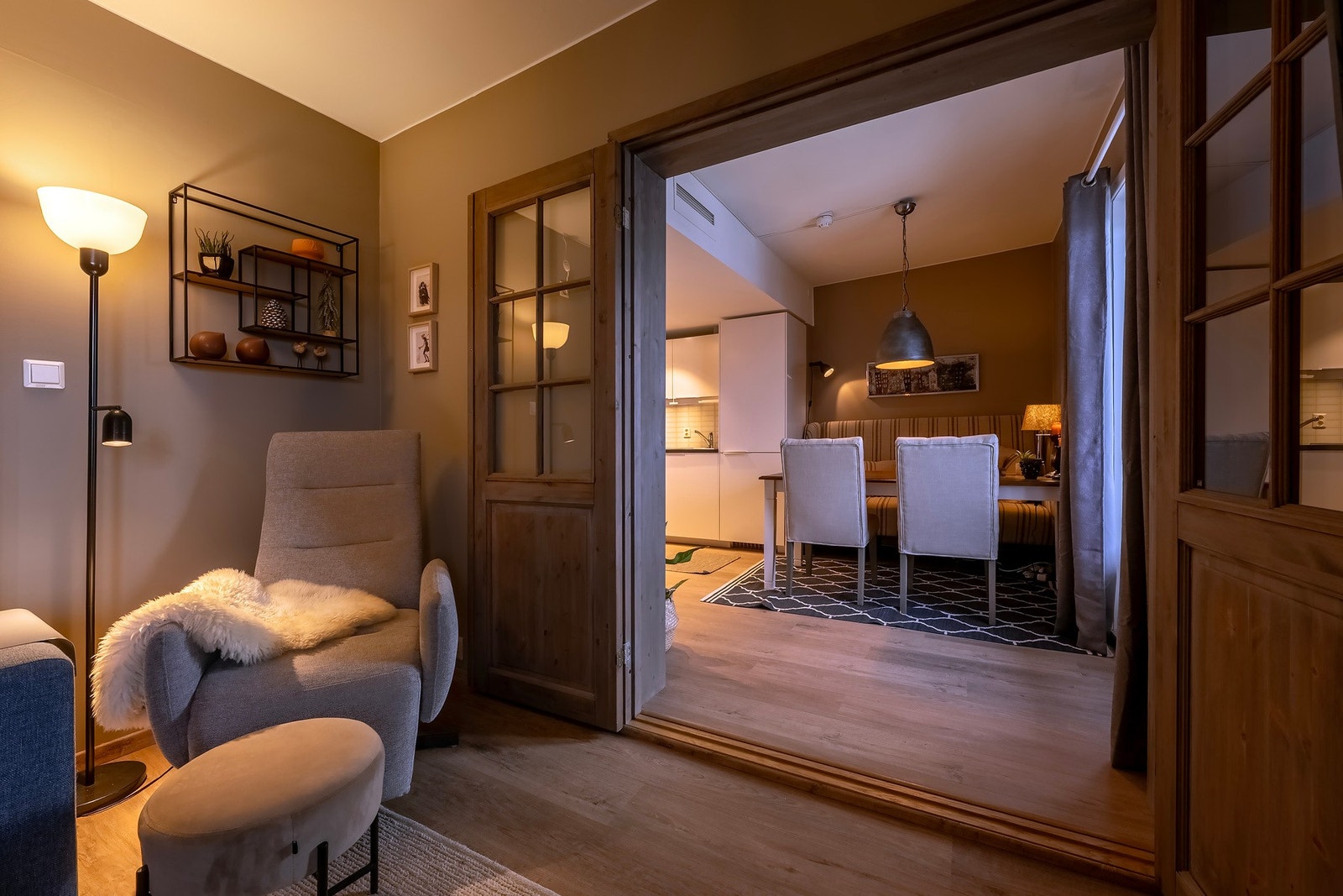 Fin overgang fra stue til kjøkken/spisestue. Galleribilde