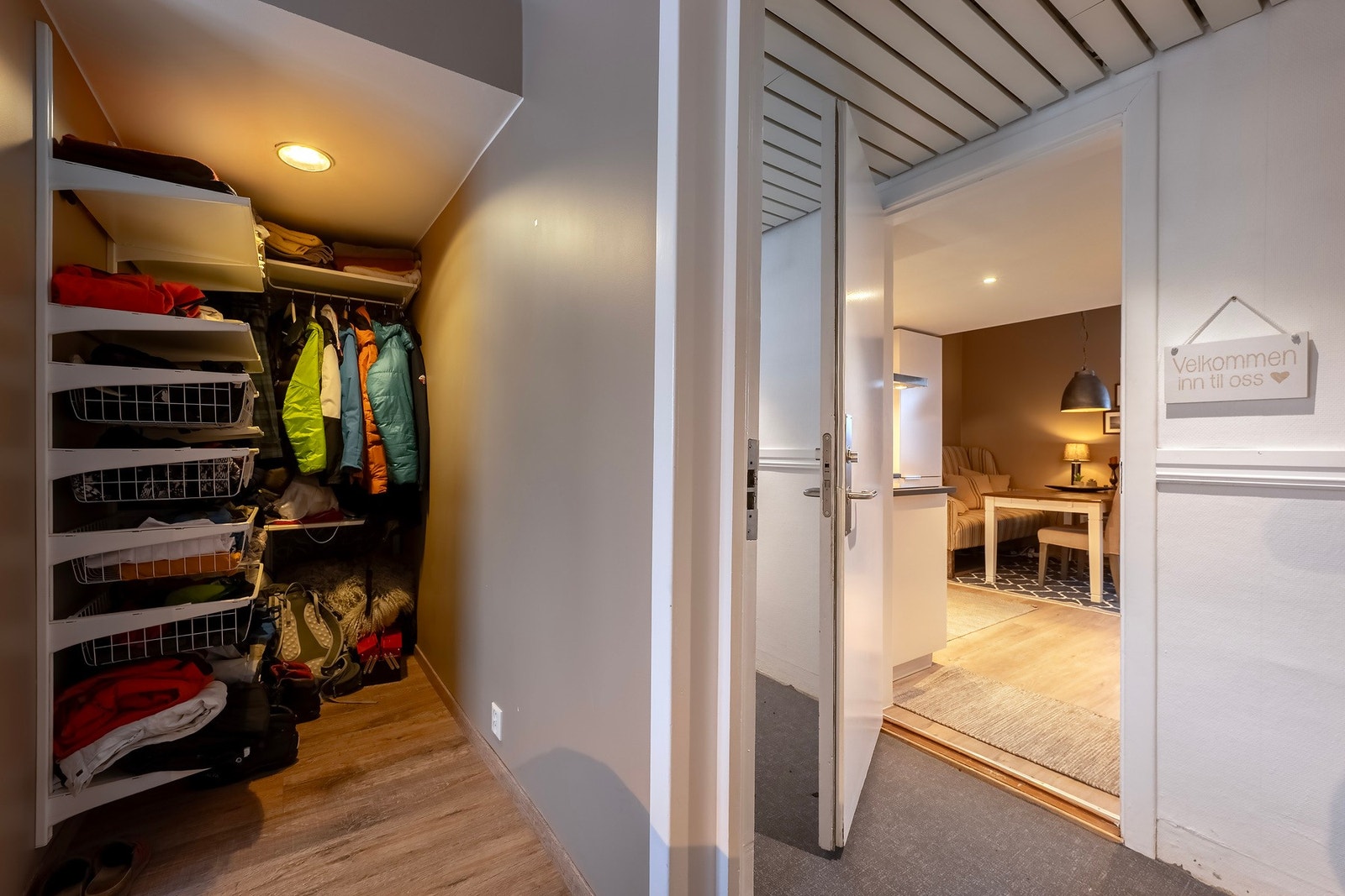 Overgangen mellom de to delene til leiligheten. Galleribilde