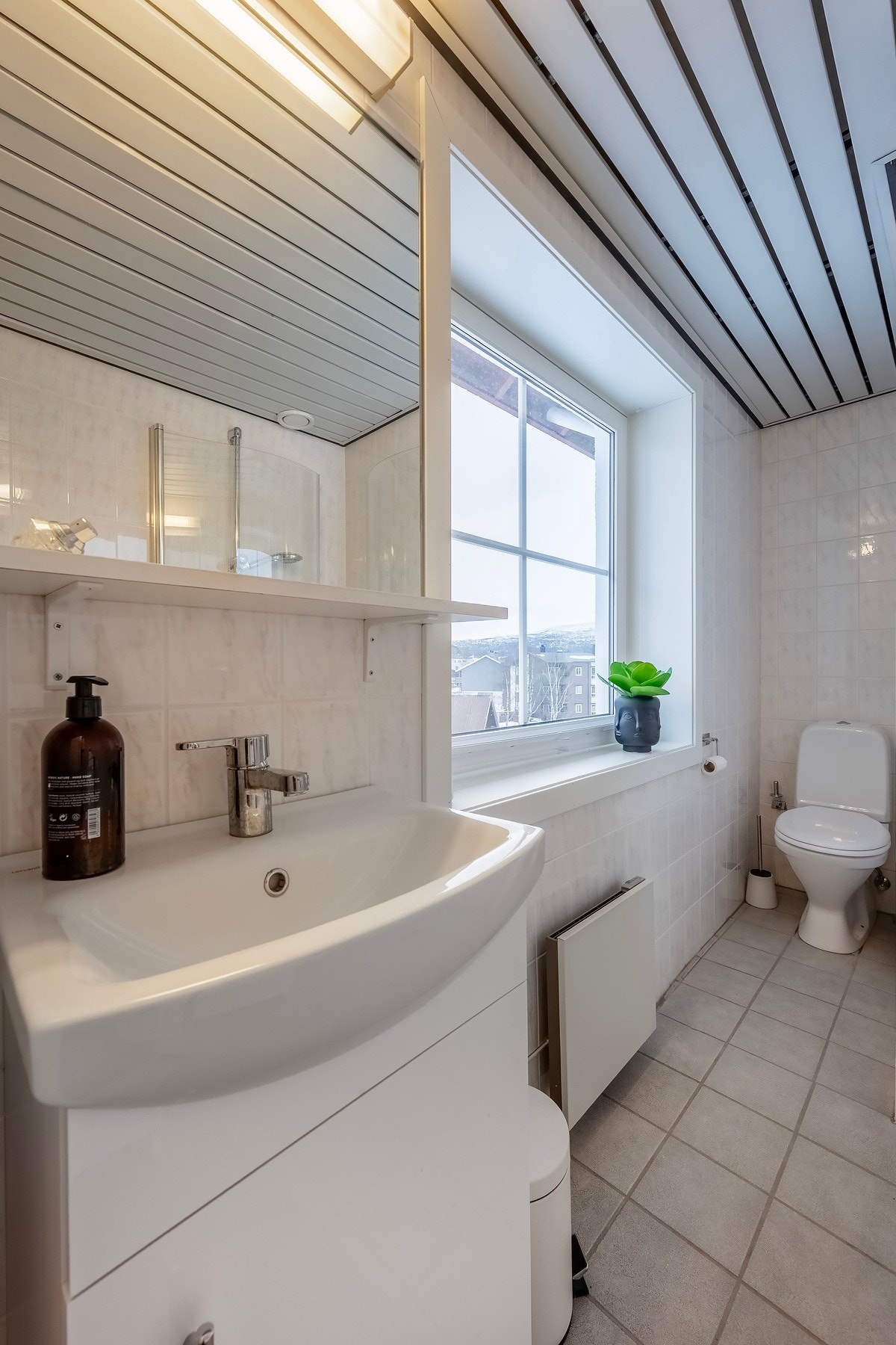 Bad på 3,4 kvadratmeter. Galleribilde