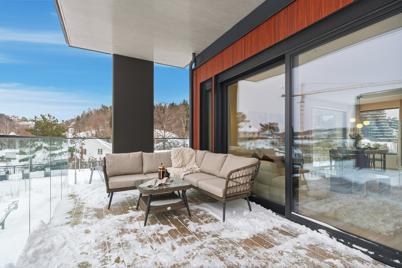 Vareanden er overbygget og sørger for å forlengelse av stuen på varme dager. Galleribilde