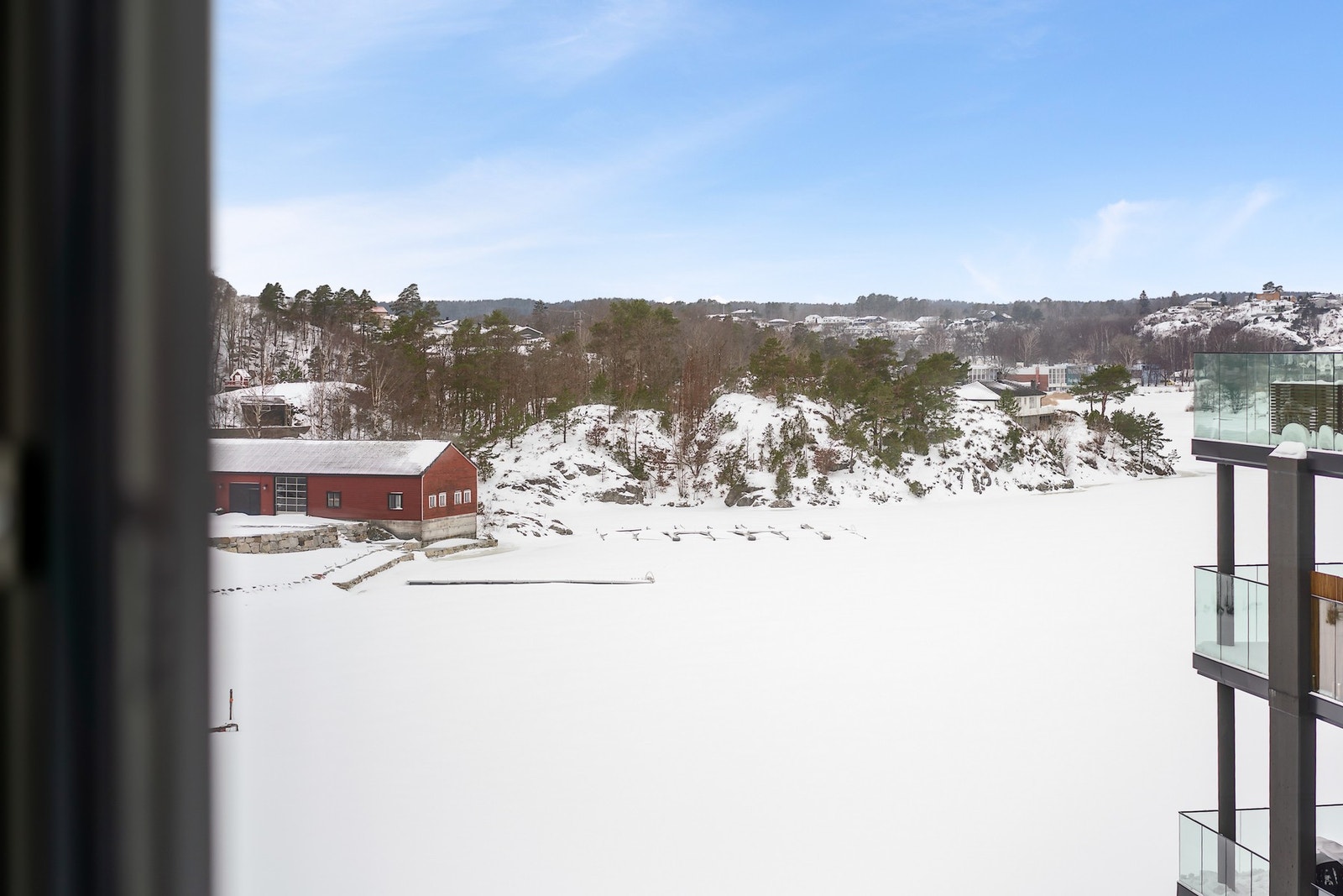 Fra soverommet er det vakker sjøutsikt. Galleribilde