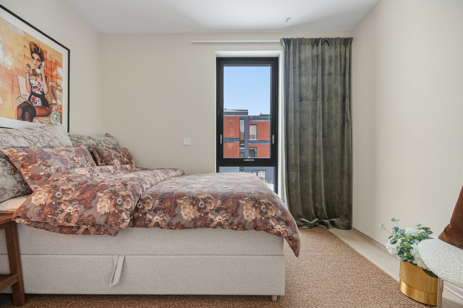 Soverom 2 har også god størrelse og plass til en dobbeltseng. Galleribilde