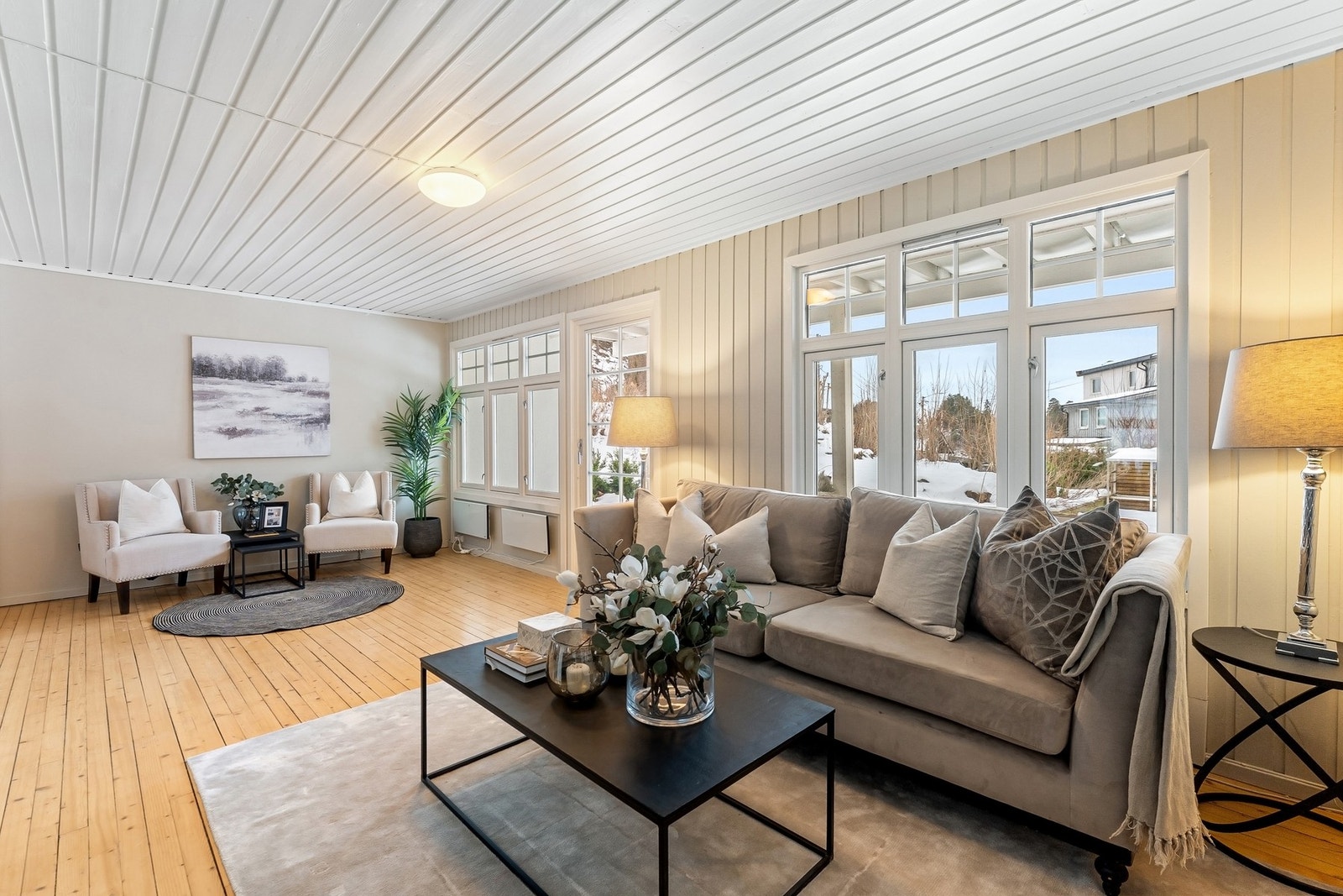 Her bor du i rolige omgivelser med kort gangavstand til sjøen og idylliske badeplasser. Galleribilde