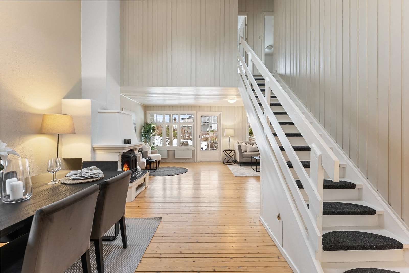 En hyggelig og innholdsrik, vertikaldelt tomannsbolig på attraktive Nesøya. Galleribilde