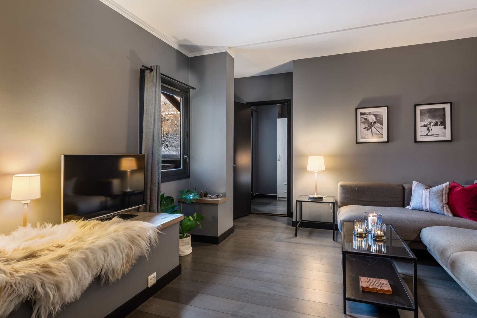 Hyggelig sittebenk i stuen Galleribilde