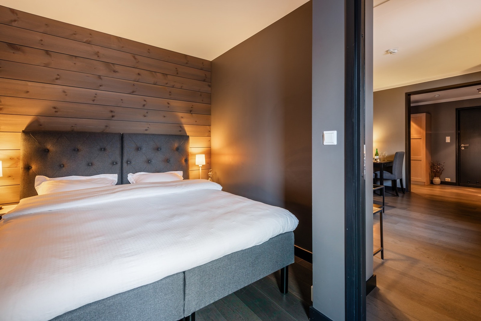 Drøm søtt i myke dyner omringet av frisk fjelluft Galleribilde