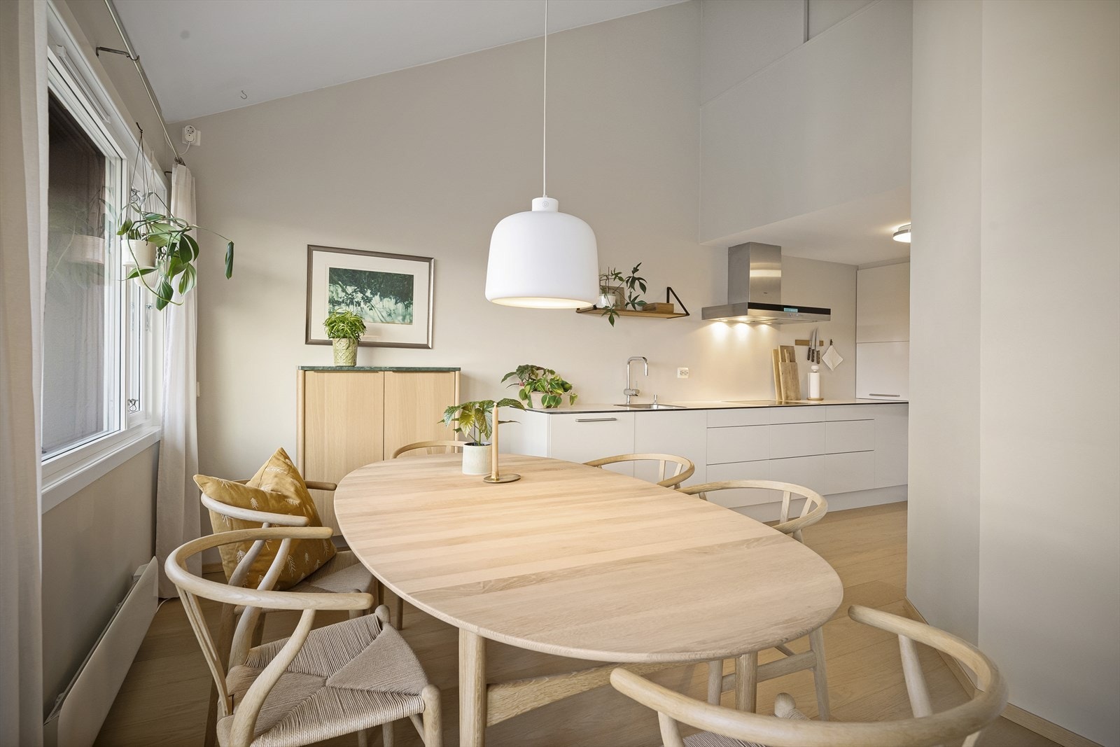 God plass til langbord Galleribilde