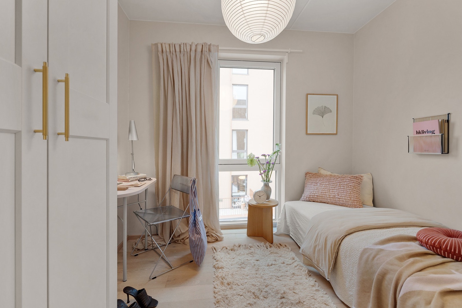 Soverommene er godt egnet både som hovedsoverom, barnerom, gjesterom eller hjemmekontor, og har vannbåren gulvvarme for ekstra komfort. Galleribilde