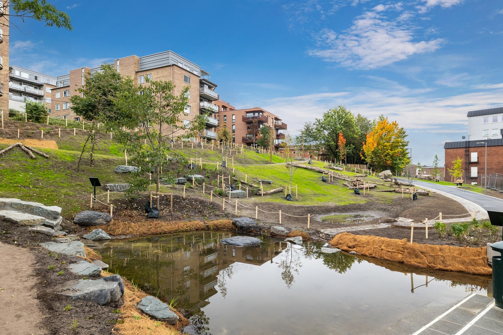 Nyåpnet parkdrag rett utenfor. Galleribilde