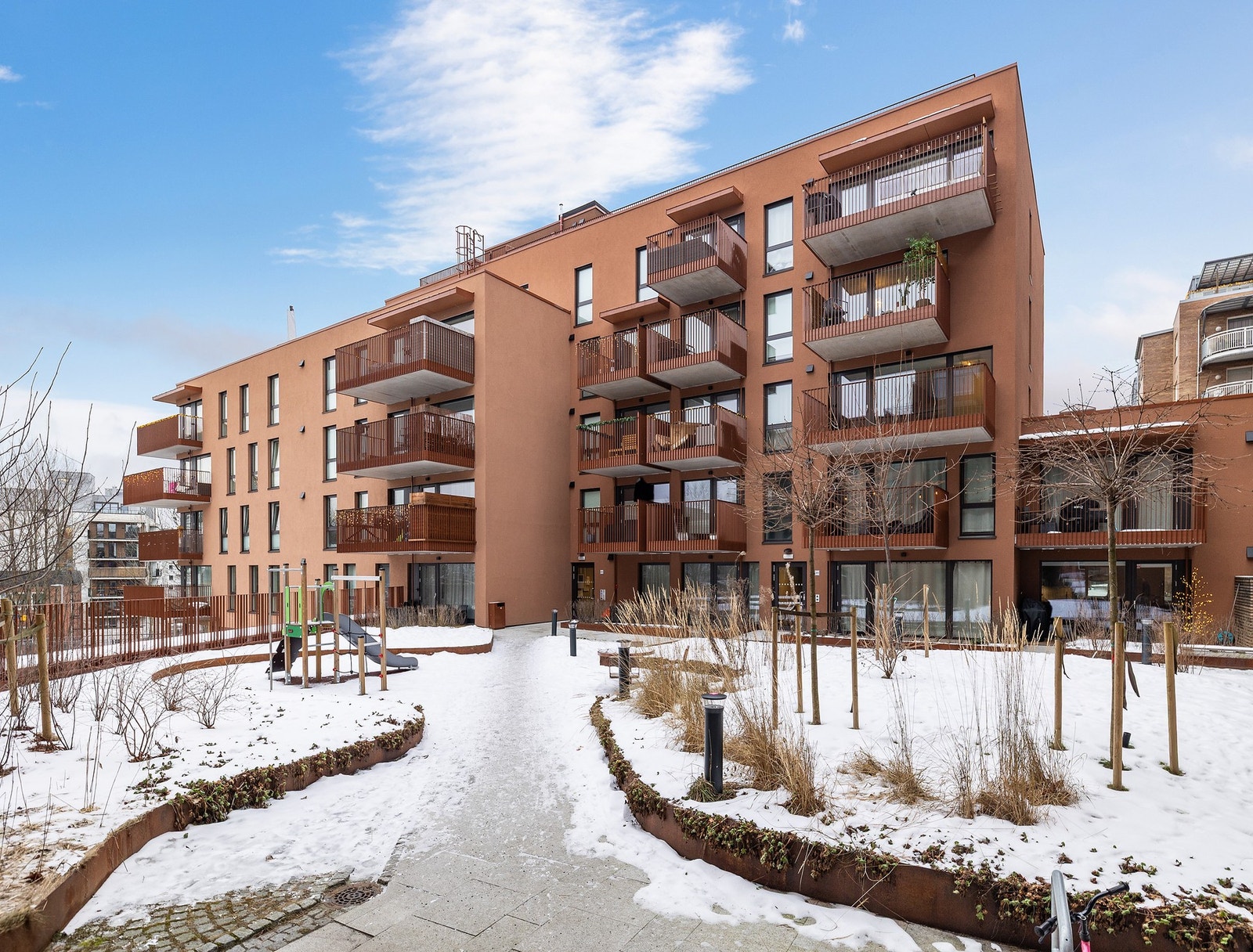 Malerhaugveien 20 ligger rolid og avskjermet, innerst i blindgate. Galleribilde