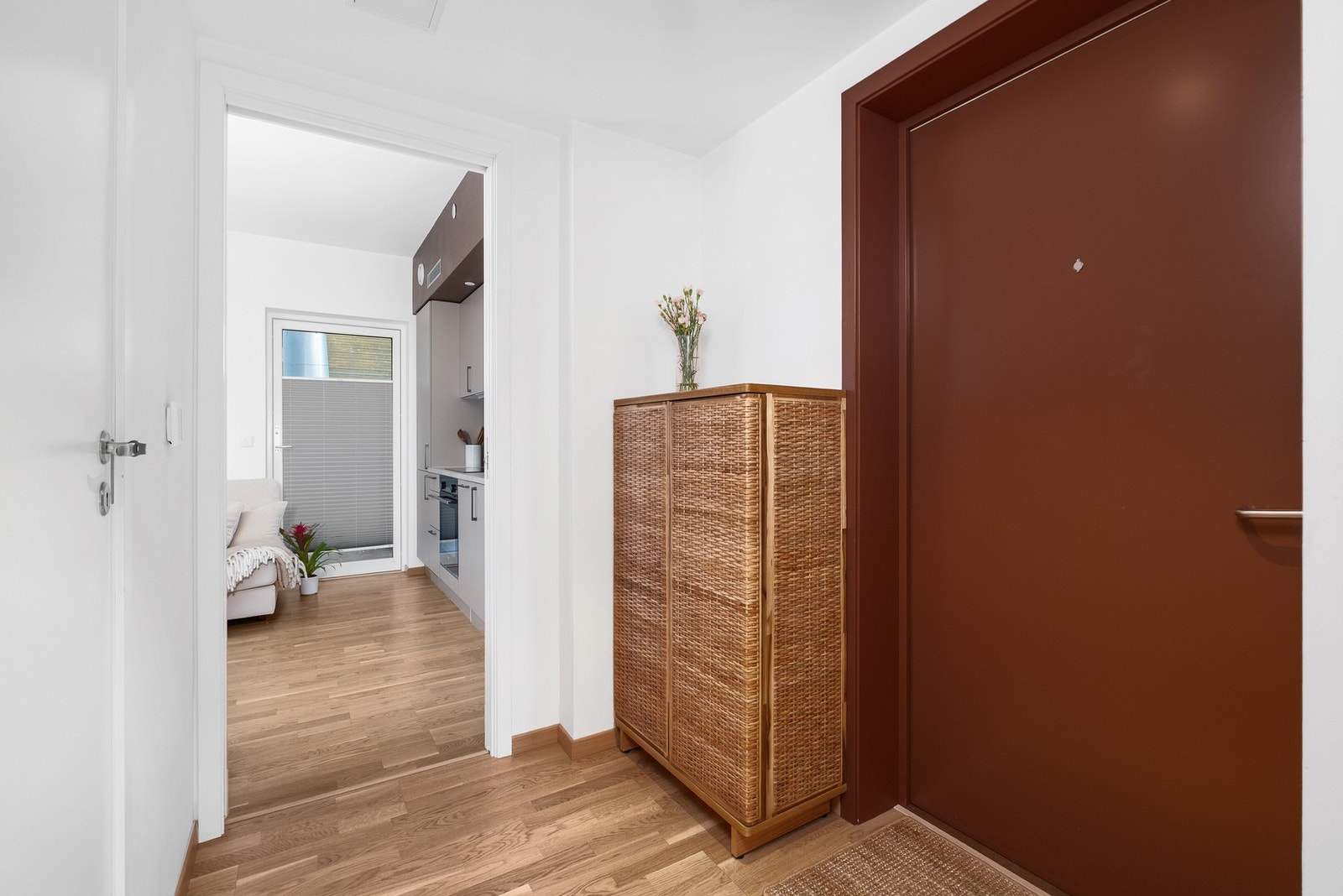 Entreen er på 3,7 kvm. Galleribilde