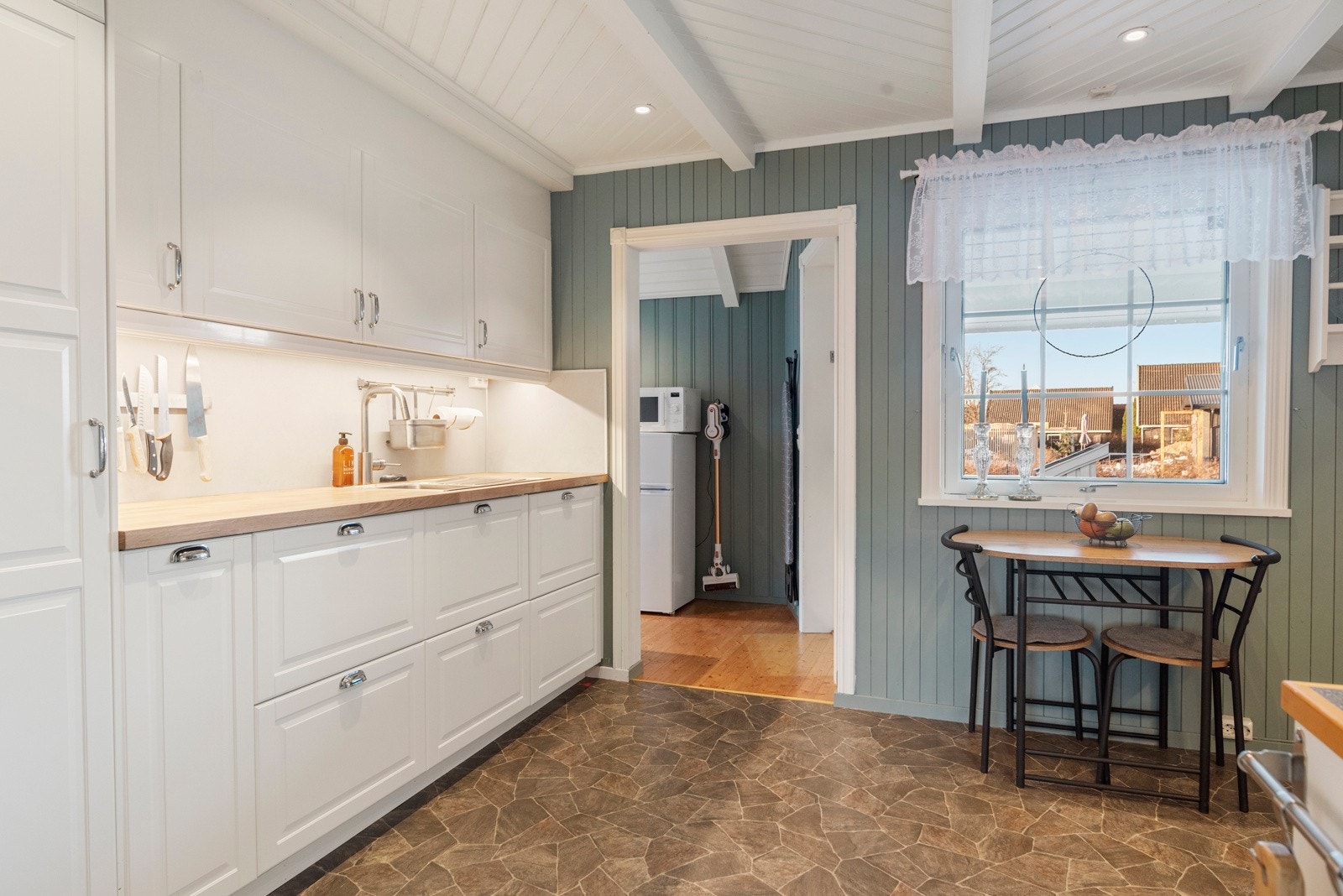 Kjøkkenet ble pusset opp i 2024. Galleribilde