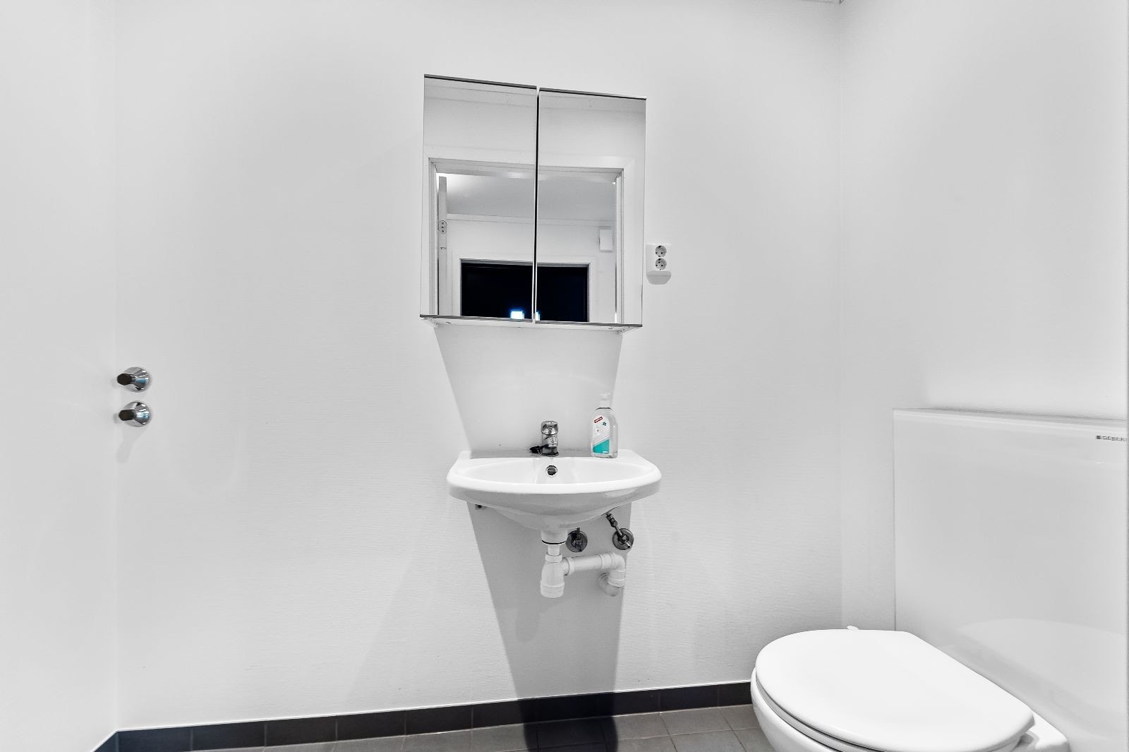 Gjestetoalett i 1.etg Galleribilde