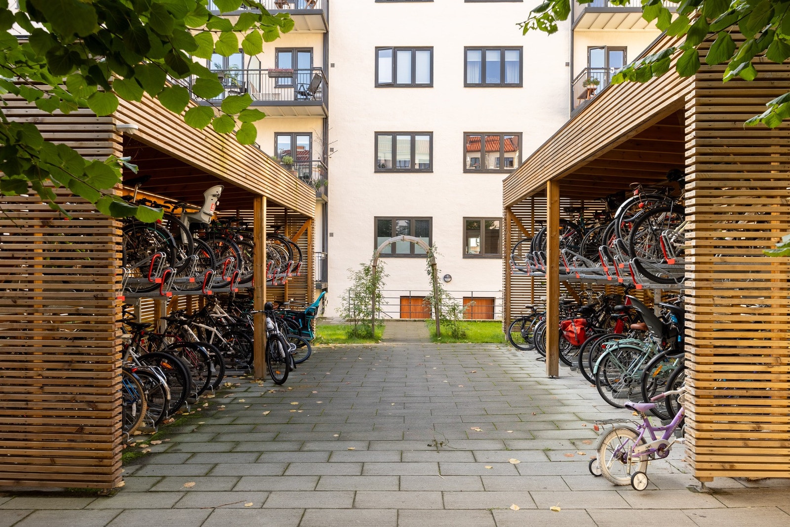 Med lettvint sykkelparkering, er du klar for raske turer til jobb eller butikken på et blunk. Fotograf: Daniel Bergsagel Galleribilde