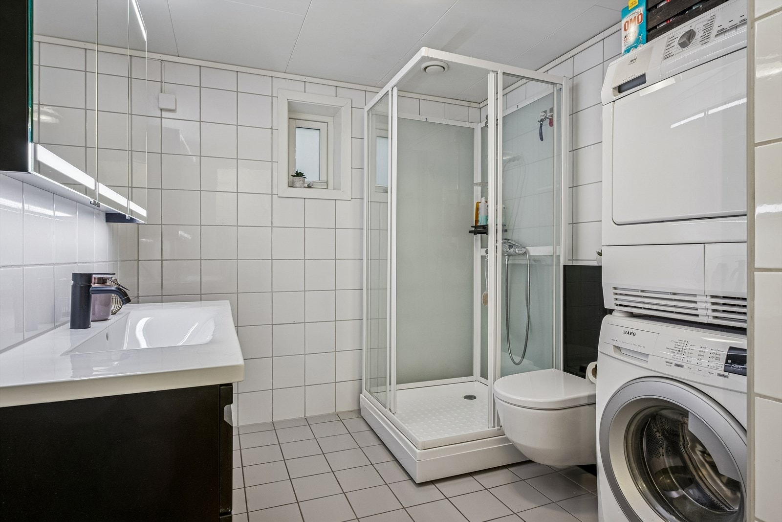 På badet er det satt inn et vindu, byttet innredning og satt inn vegghengt wc. Galleribilde