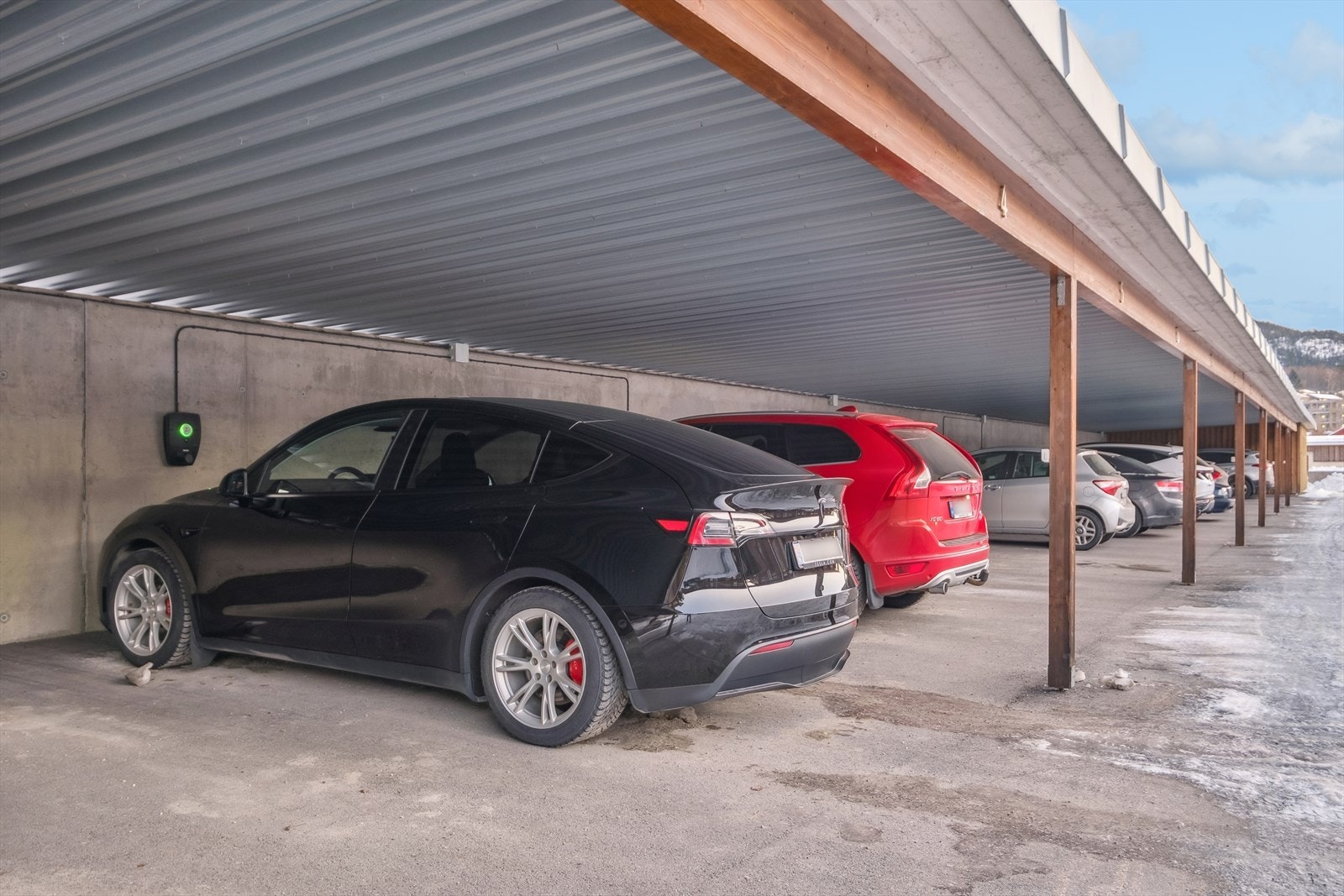 Egen p-plass med el-billader Galleribilde