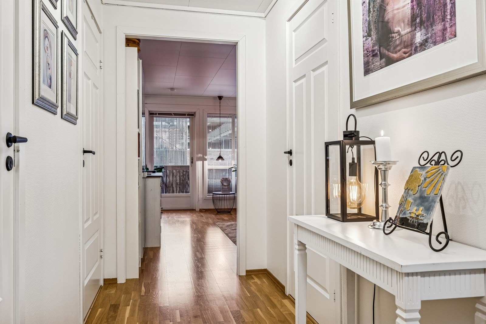 Fra gangen mot stue. Galleribilde