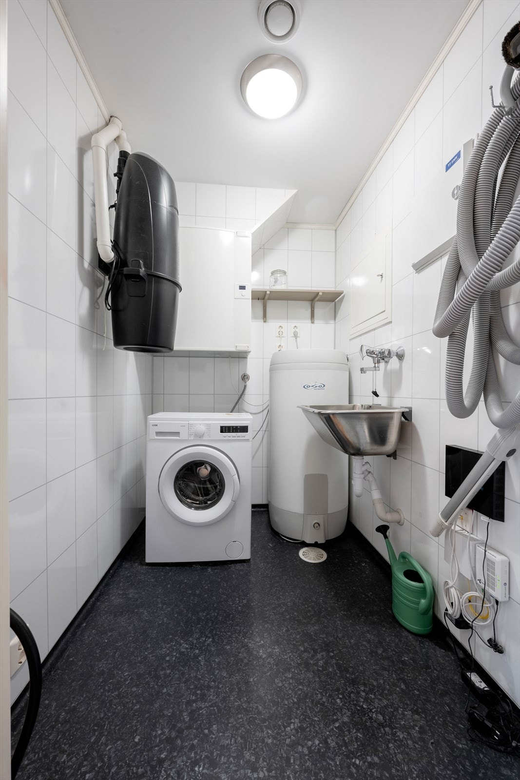 Det er et eget bod/vaskerom/teknisk rom i boligen Galleribilde