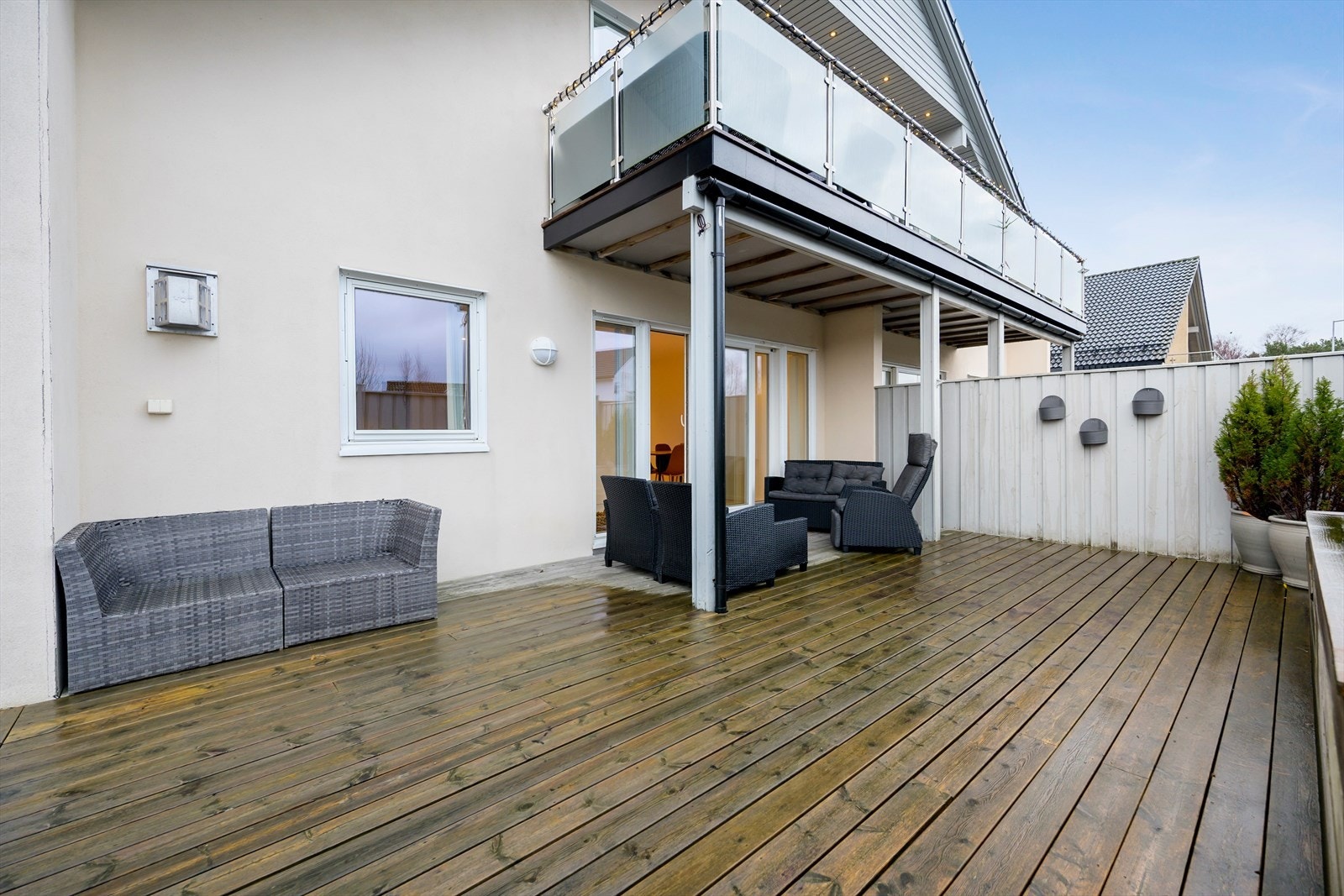 Terrassen er sørvendt og har gode solforhold Galleribilde