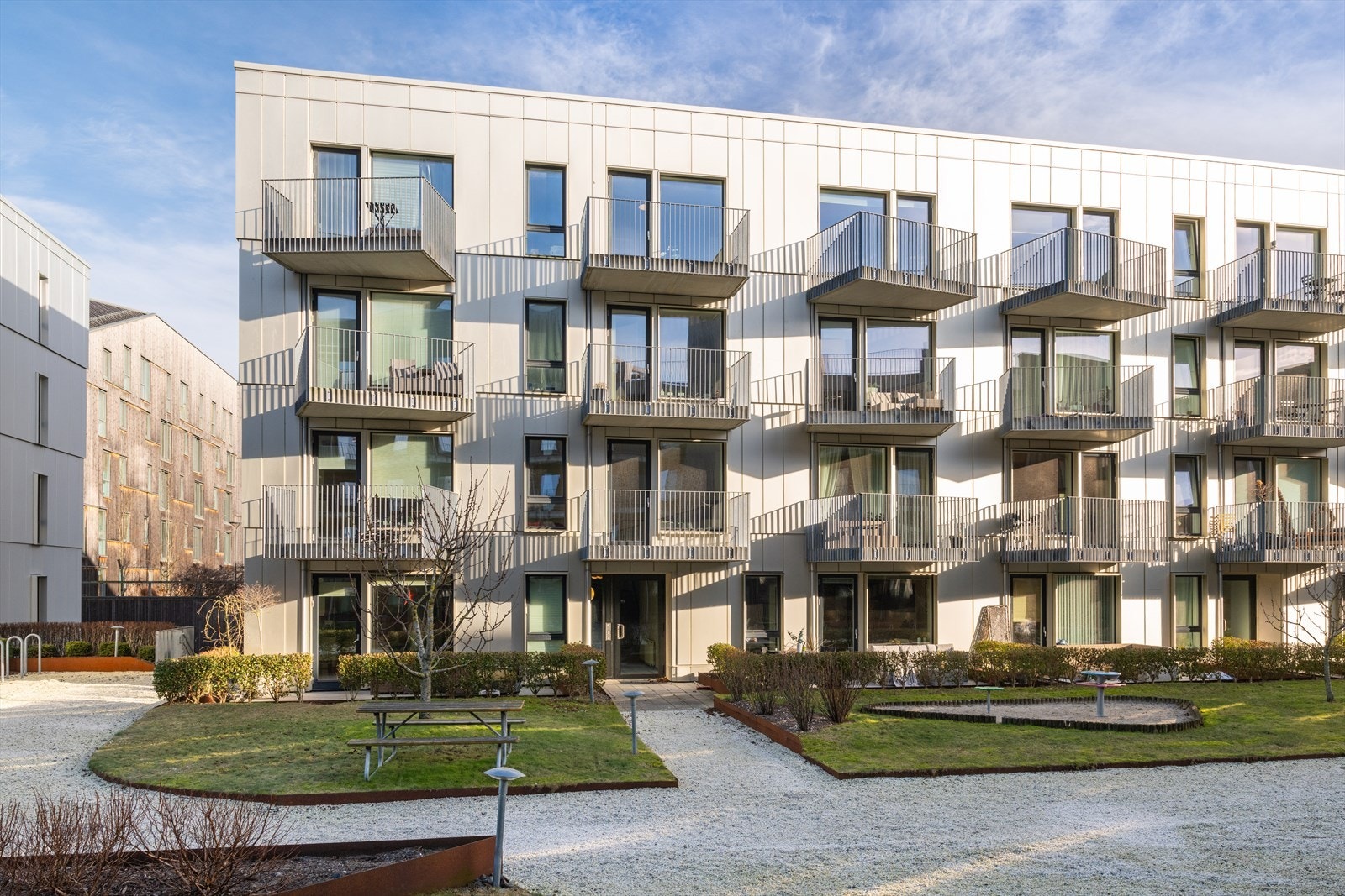 Her bor du i urbane omgivelser med et rikt utvalg av restauranter, kaféer og kulturelle møteplasser rett utenfor døren. Galleribilde