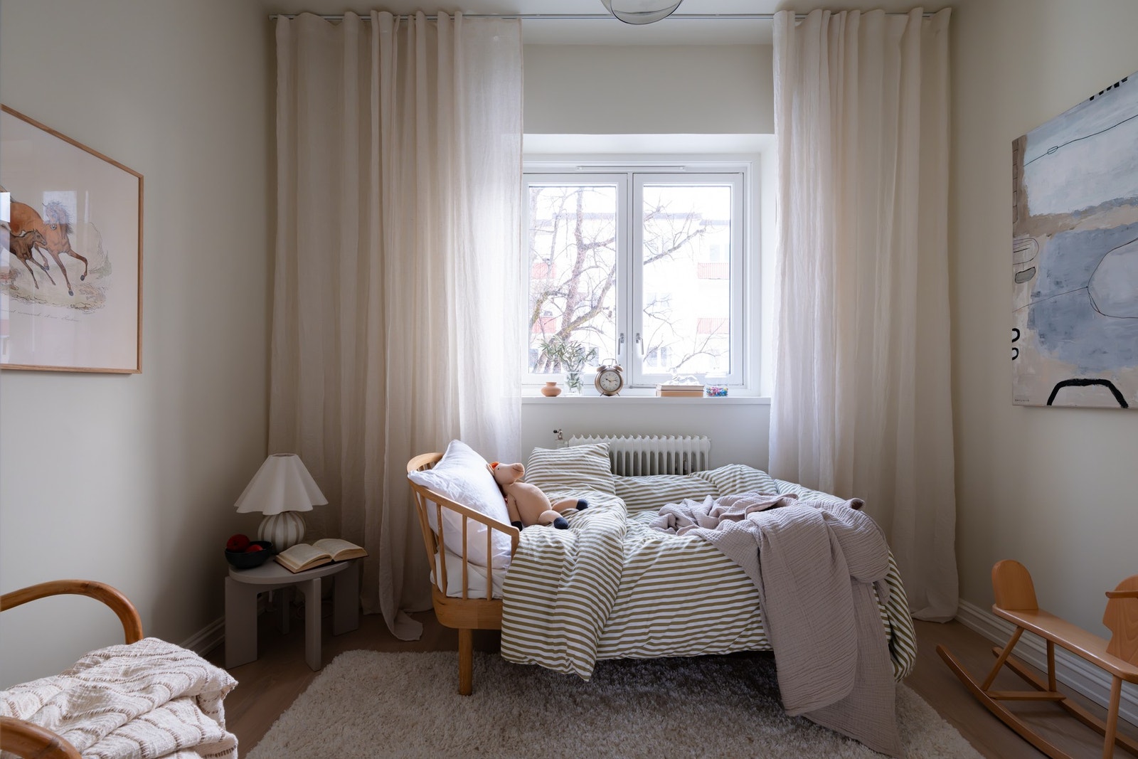 Det andre soverommet er også av god størrelse og har gjennomførte løsninger som gir god utnyttelse av plassen. Galleribilde