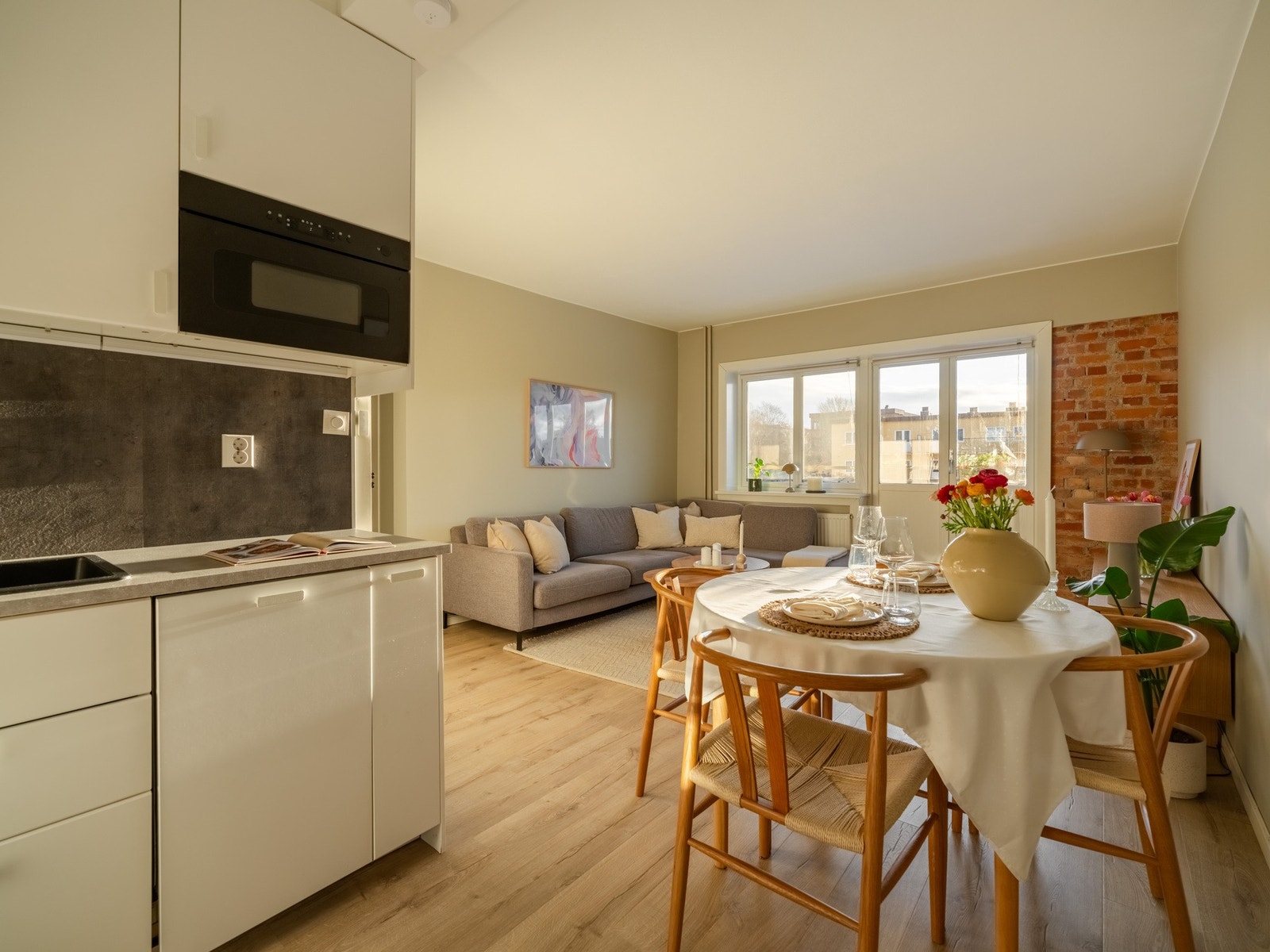 Mikrobølgeovnen er også integrert som du ser. Galleribilde