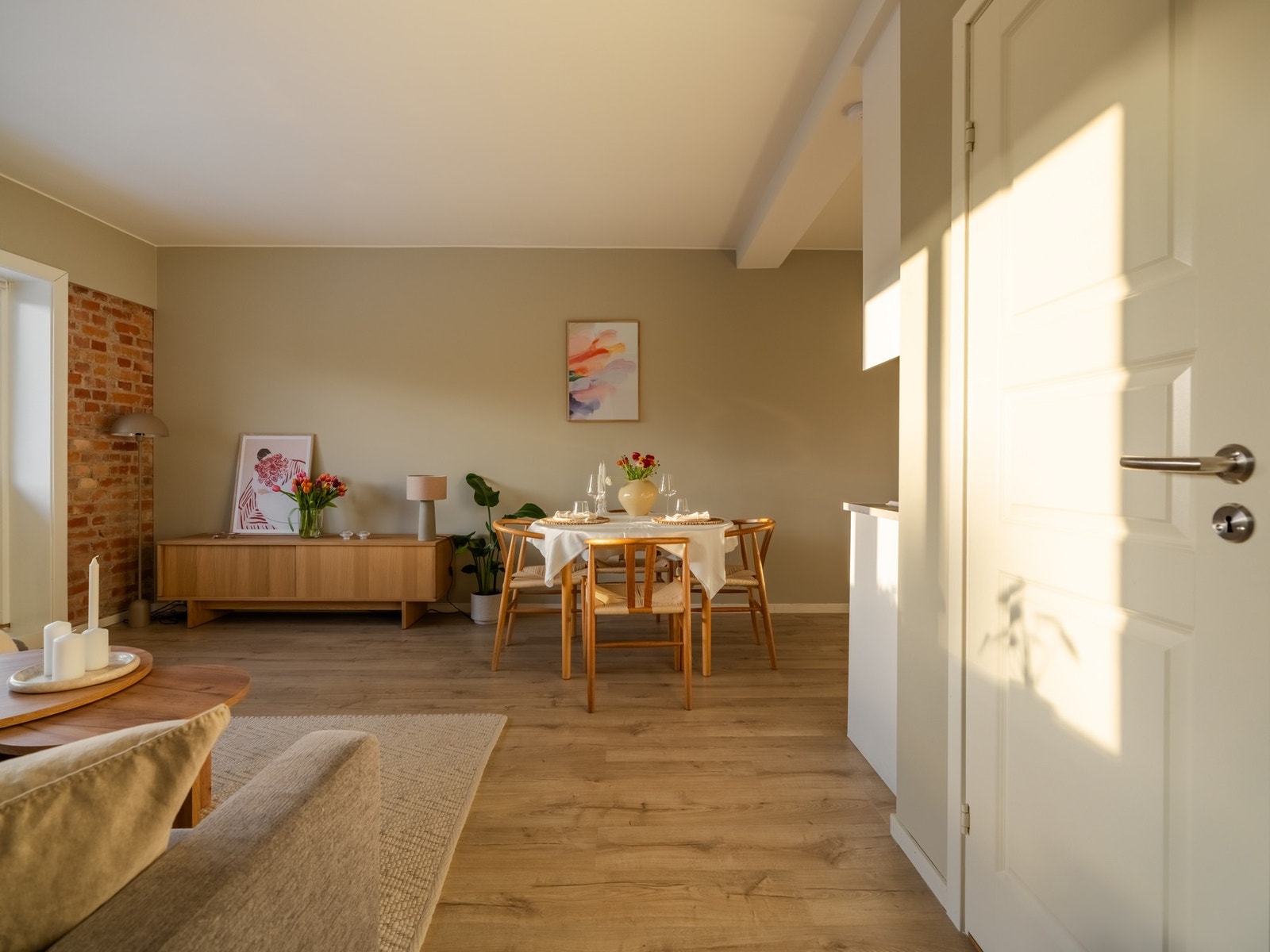 Altså se på det lyset! Døren til høyre er forresten hvor du finner vaskeboden. Galleribilde