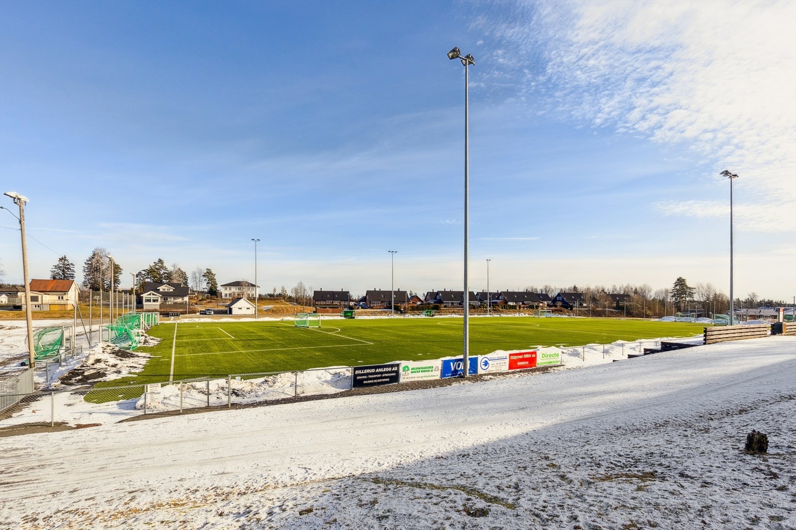 Idrettsplassen er et populært samlingssted for barn og unge. Galleribilde