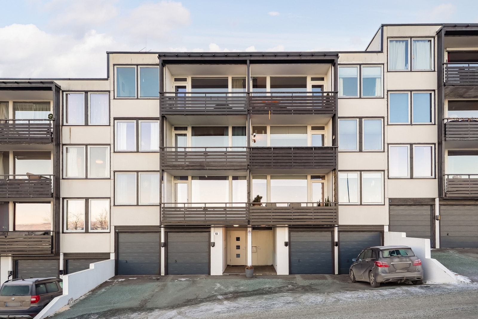 Sameiet disponerer også garasjer, som kan leies etter annsienitet. Galleribilde