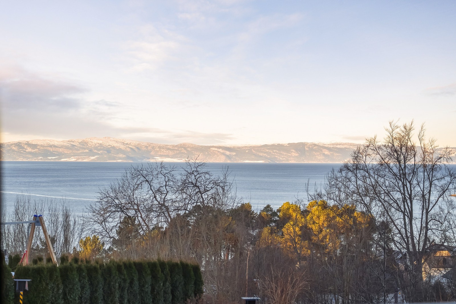 En pen og innbydende leilighet med fantastisk sjøutsikt. Galleribilde