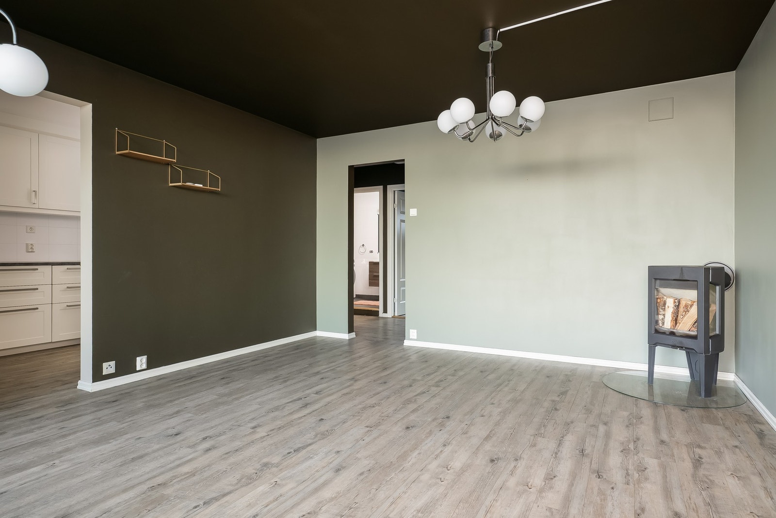 Stuen har malte overflater i behagelige fargenyanser. Galleribilde