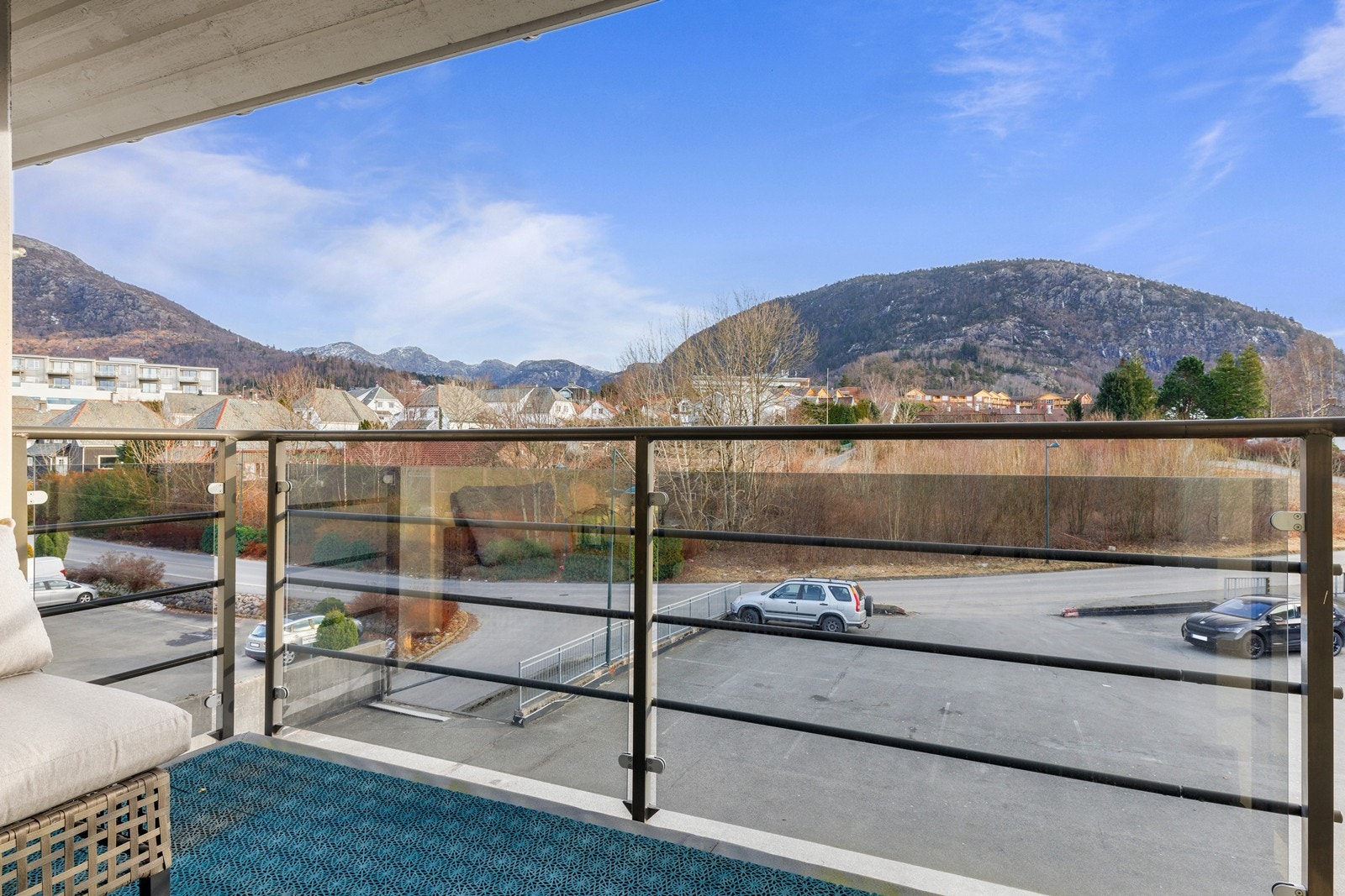 Man kan også følge med på litt liv og røre her i sentrum, og man har få skritt til alle fasiliteter Ryfylkebyen kan by på. Galleribilde