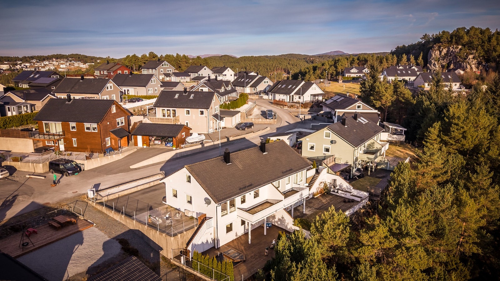 Vi har gleden av å tilby en flott halvpart av tomannsbolig fra 2010 i barnevennlige omgivelser Galleribilde