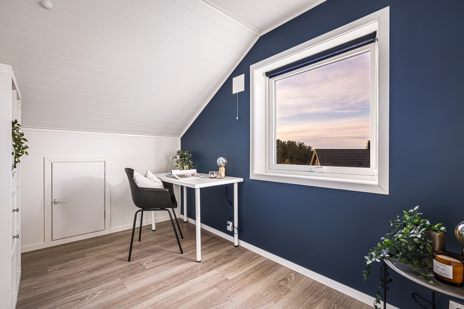 Lagring i knevegg Galleribilde