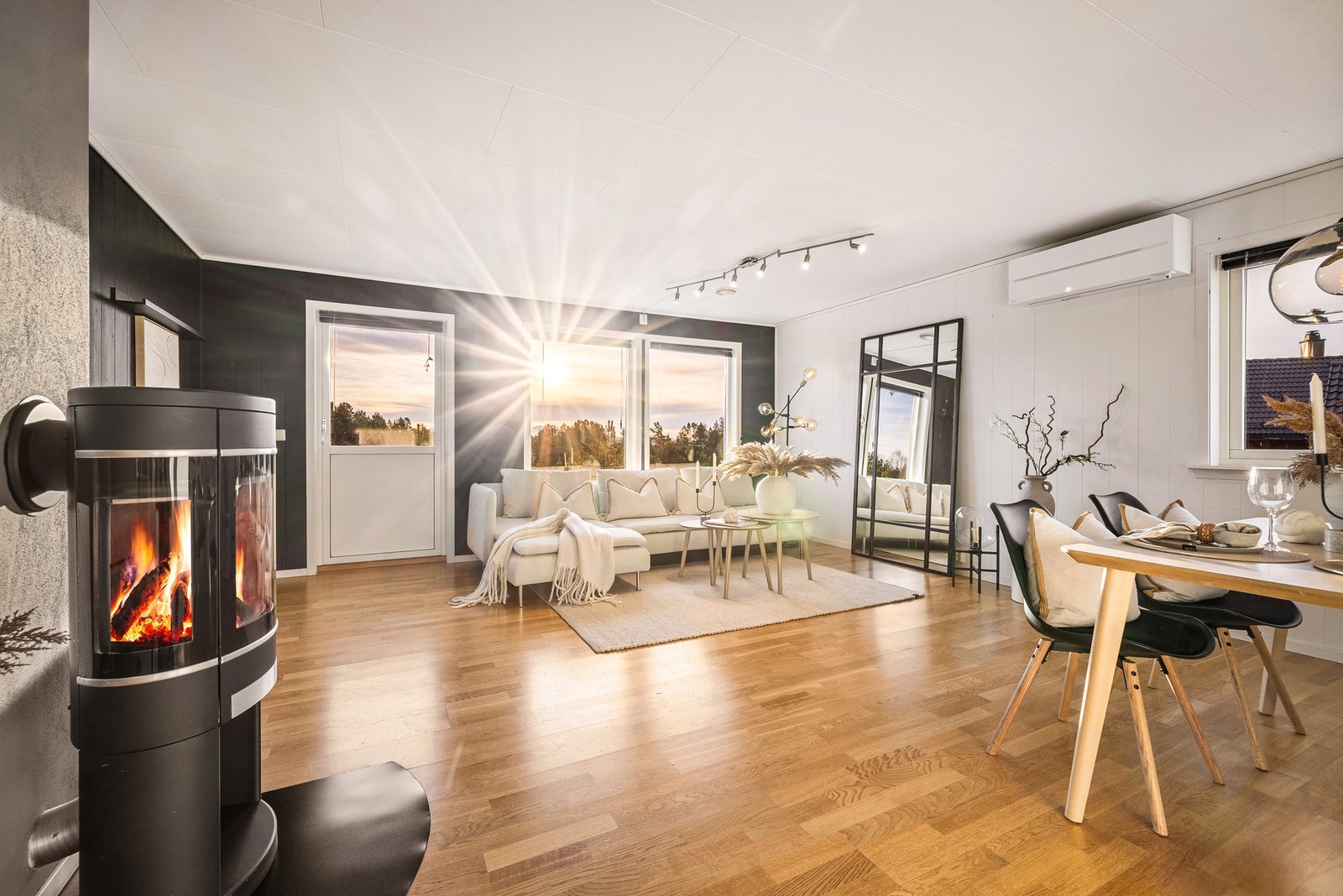 Boligen har en smart planløsning og fremstår som velholdt med gode kvaliteter Galleribilde