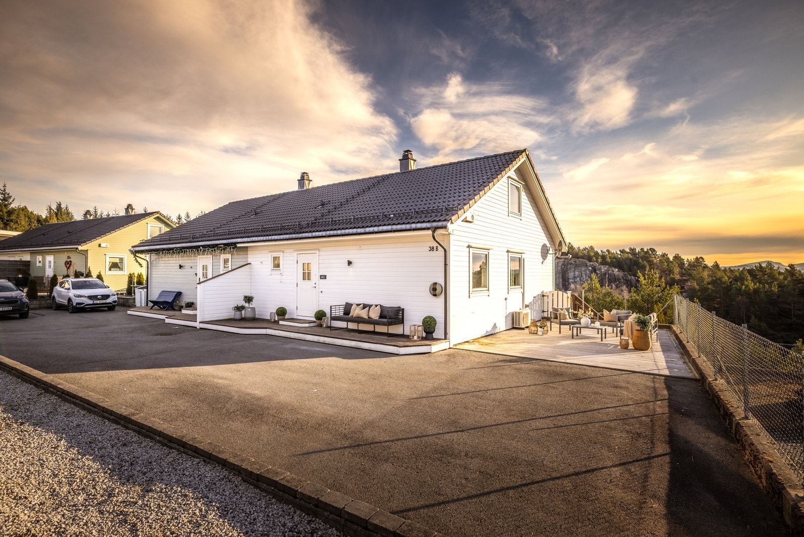 God biloppstillingsplass på tomt Galleribilde