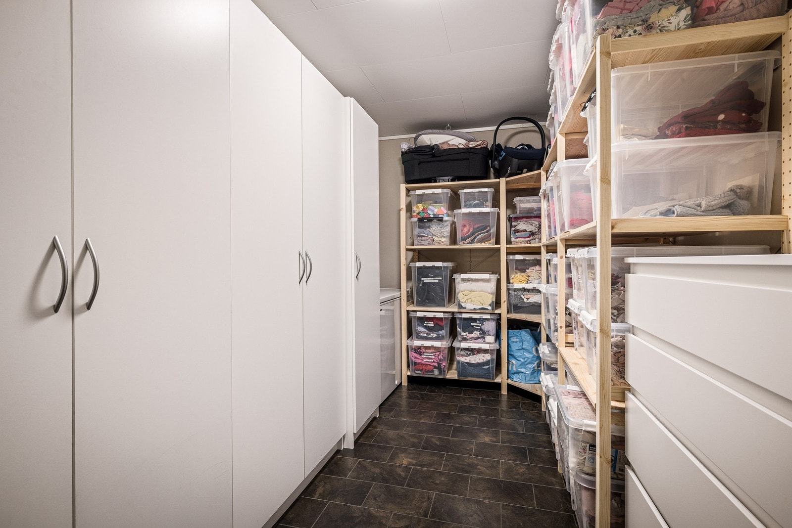 Stor innvendig bod i underetasje på hele 10,8 kvm Galleribilde