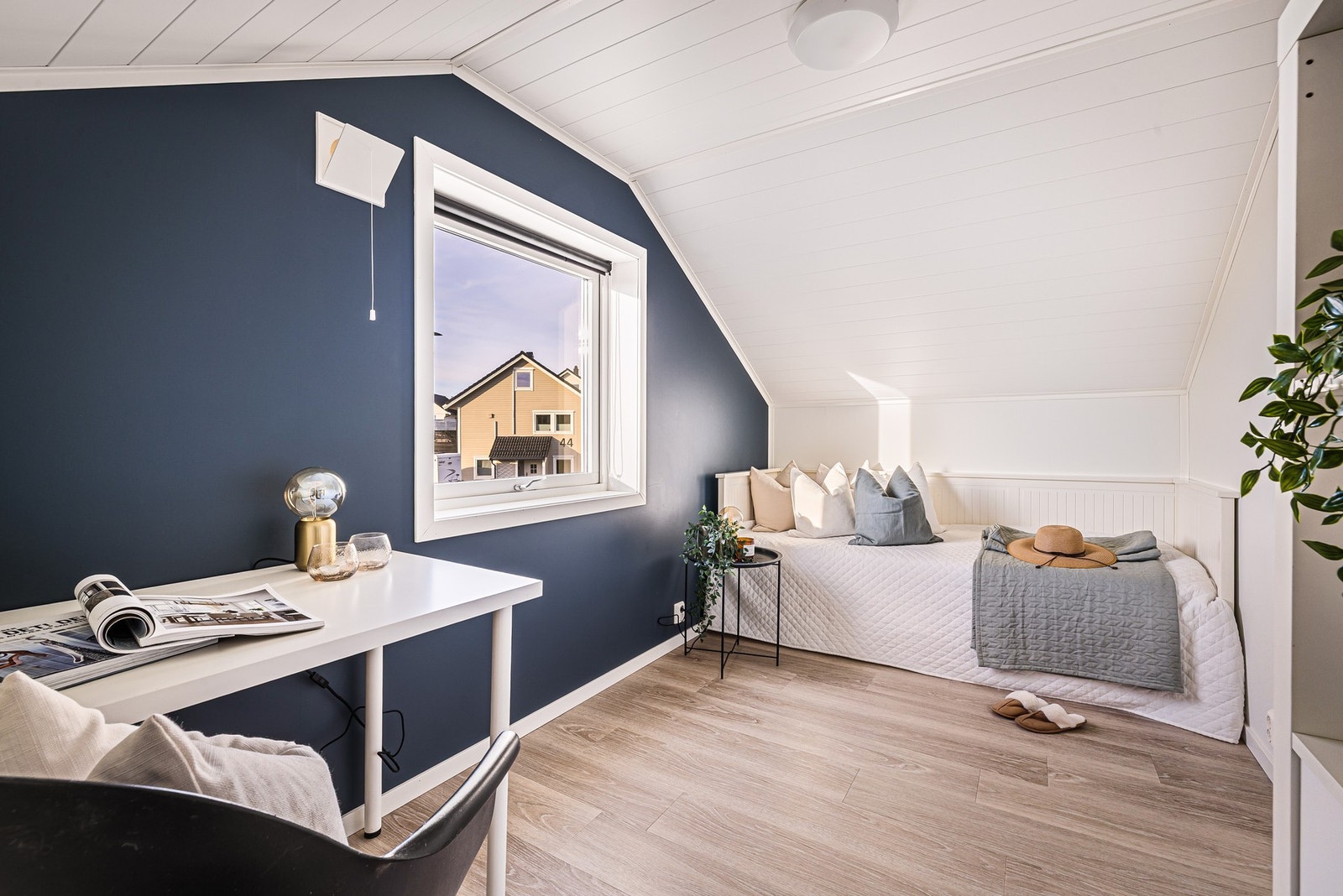 Soverommet i loftsetasjen er på 6,8 kvm - Vindu fremkommer av godkjente tegninger Galleribilde